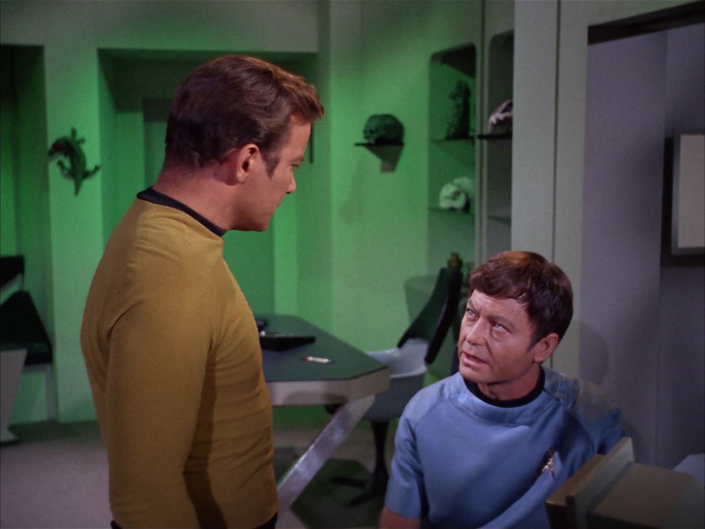 ariane179254_StarTrek_2x13_Obsession_0460.jpg