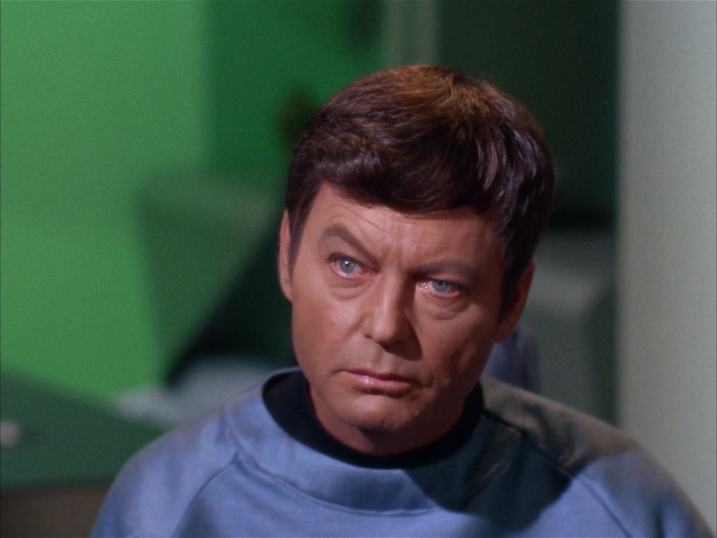 ariane179254_StarTrek_2x13_Obsession_0486.jpg