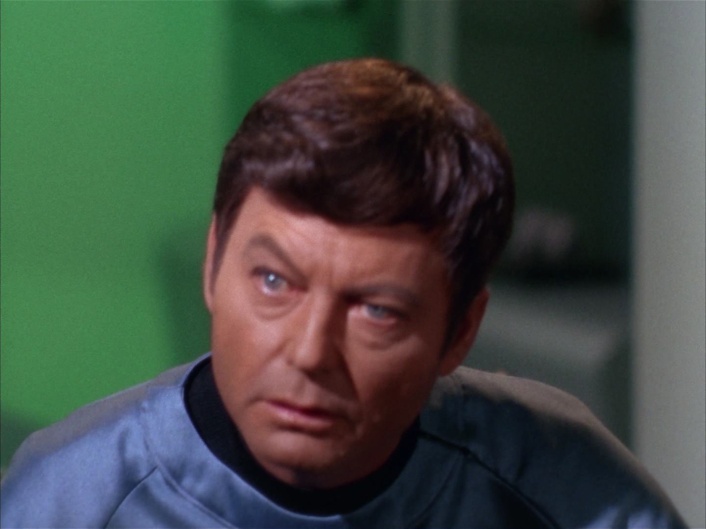 ariane179254_StarTrek_2x13_Obsession_0488.jpg