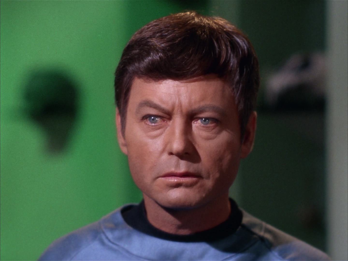 ariane179254_StarTrek_2x13_Obsession_0502.jpg
