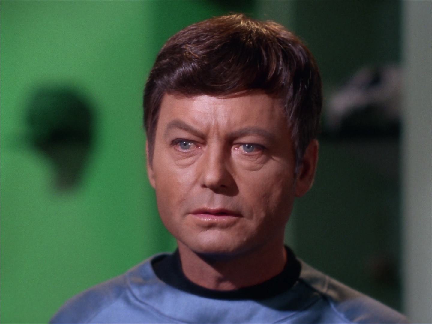 ariane179254_StarTrek_2x13_Obsession_0508.jpg