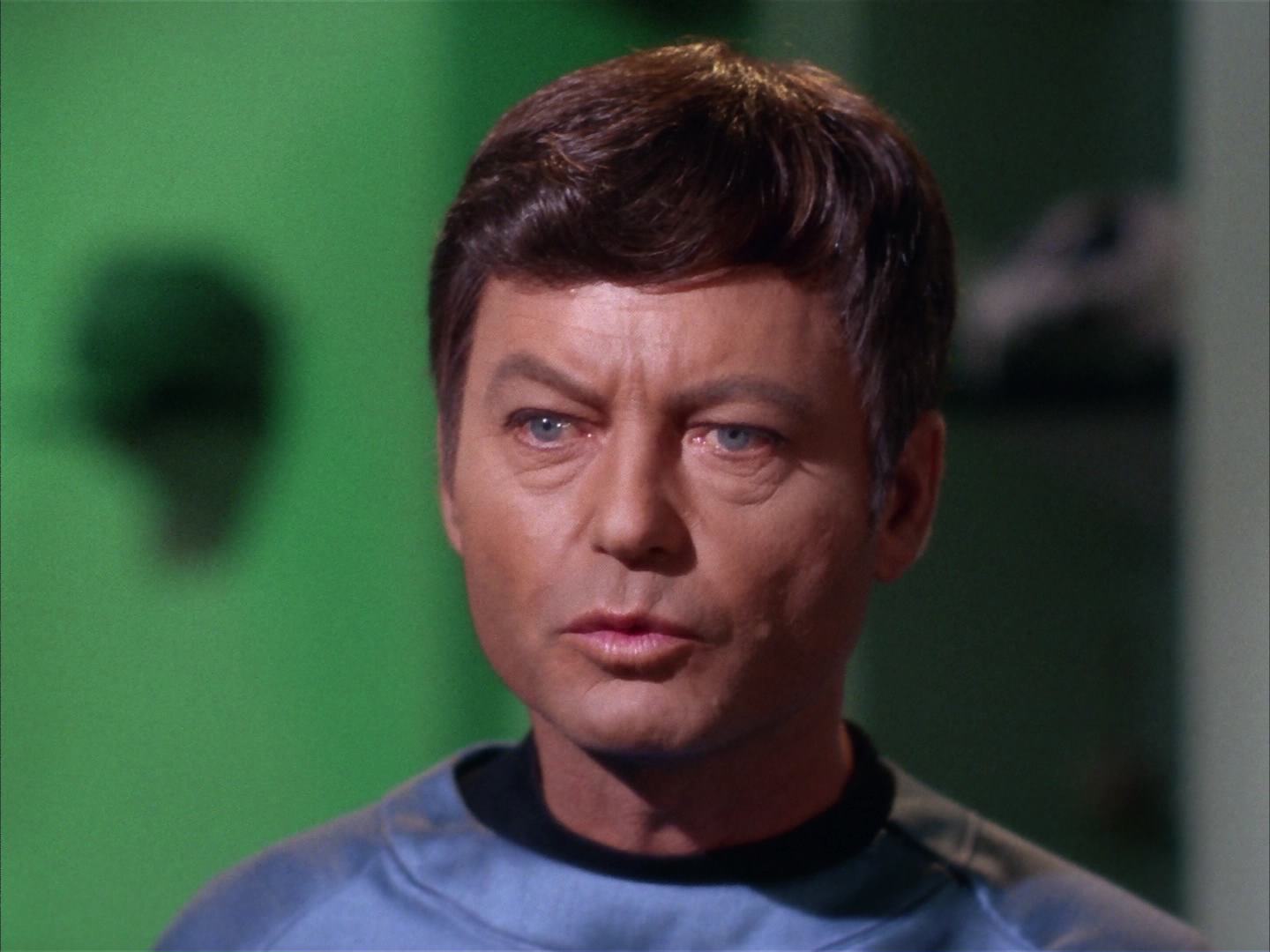 ariane179254_StarTrek_2x13_Obsession_0509.jpg