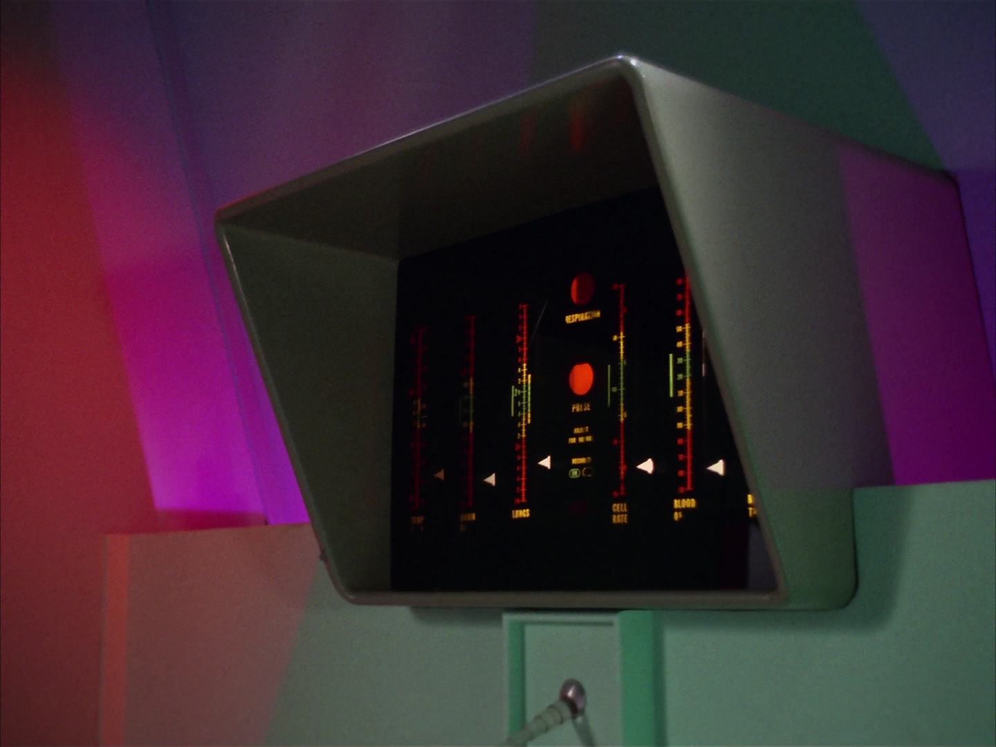 ariane179254_StarTrek_2x13_Obsession_0520.jpg
