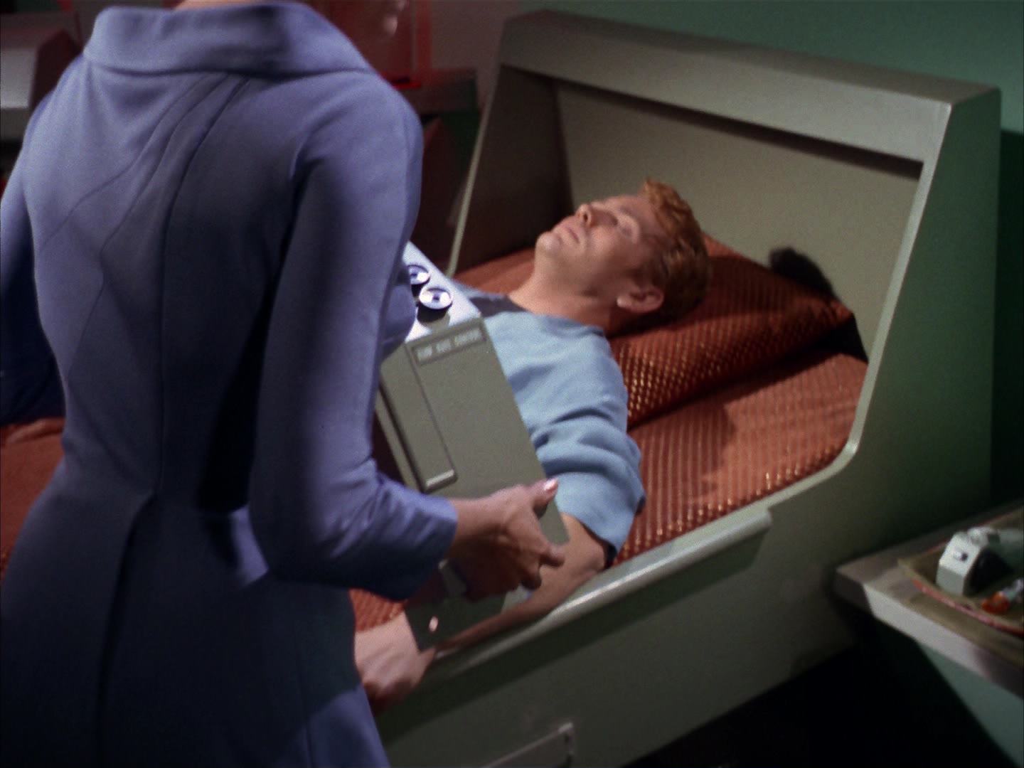ariane179254_StarTrek_2x13_Obsession_0522.jpg