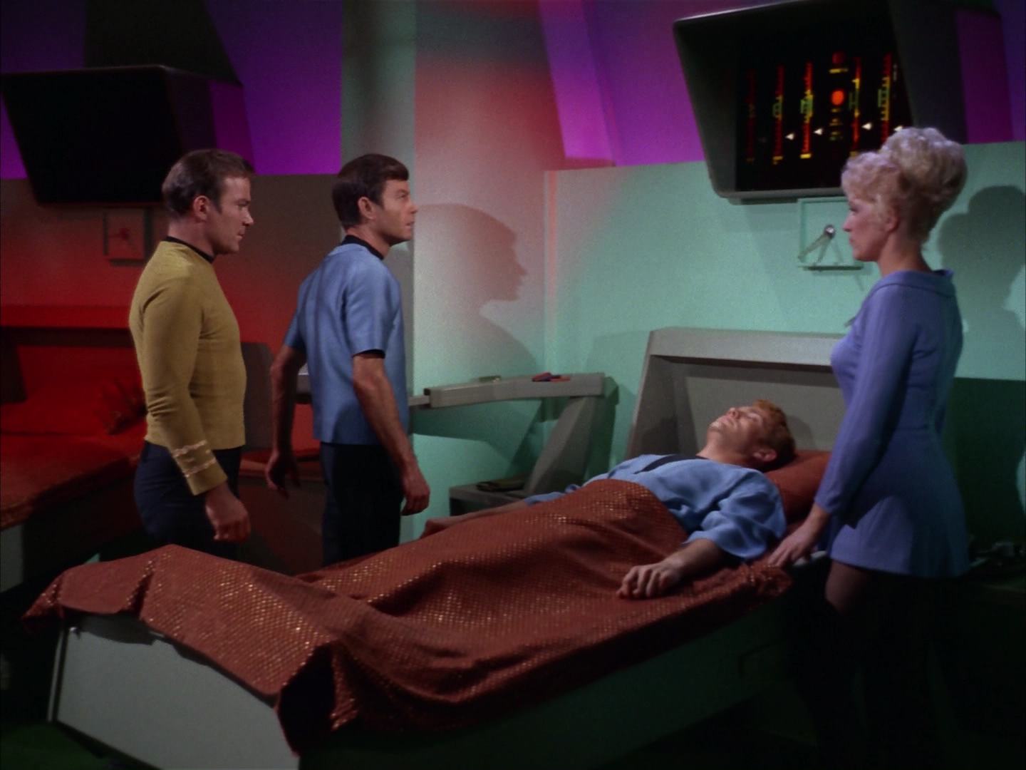 ariane179254_StarTrek_2x13_Obsession_0532.jpg