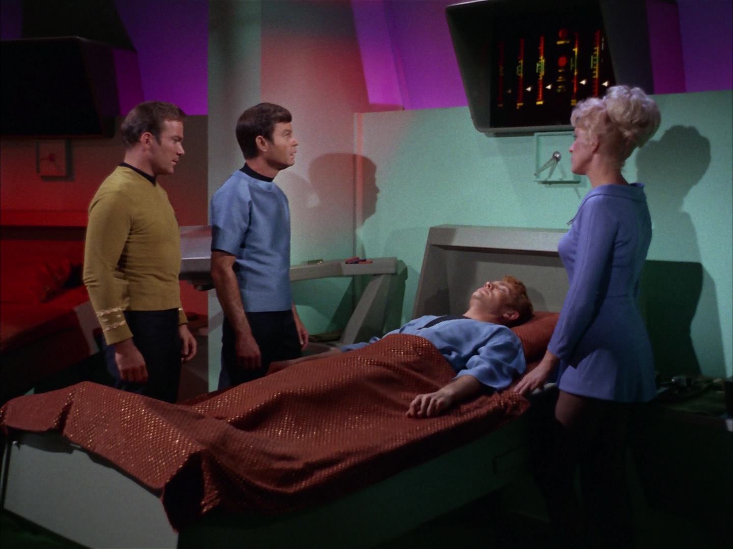 ariane179254_StarTrek_2x13_Obsession_0533.jpg