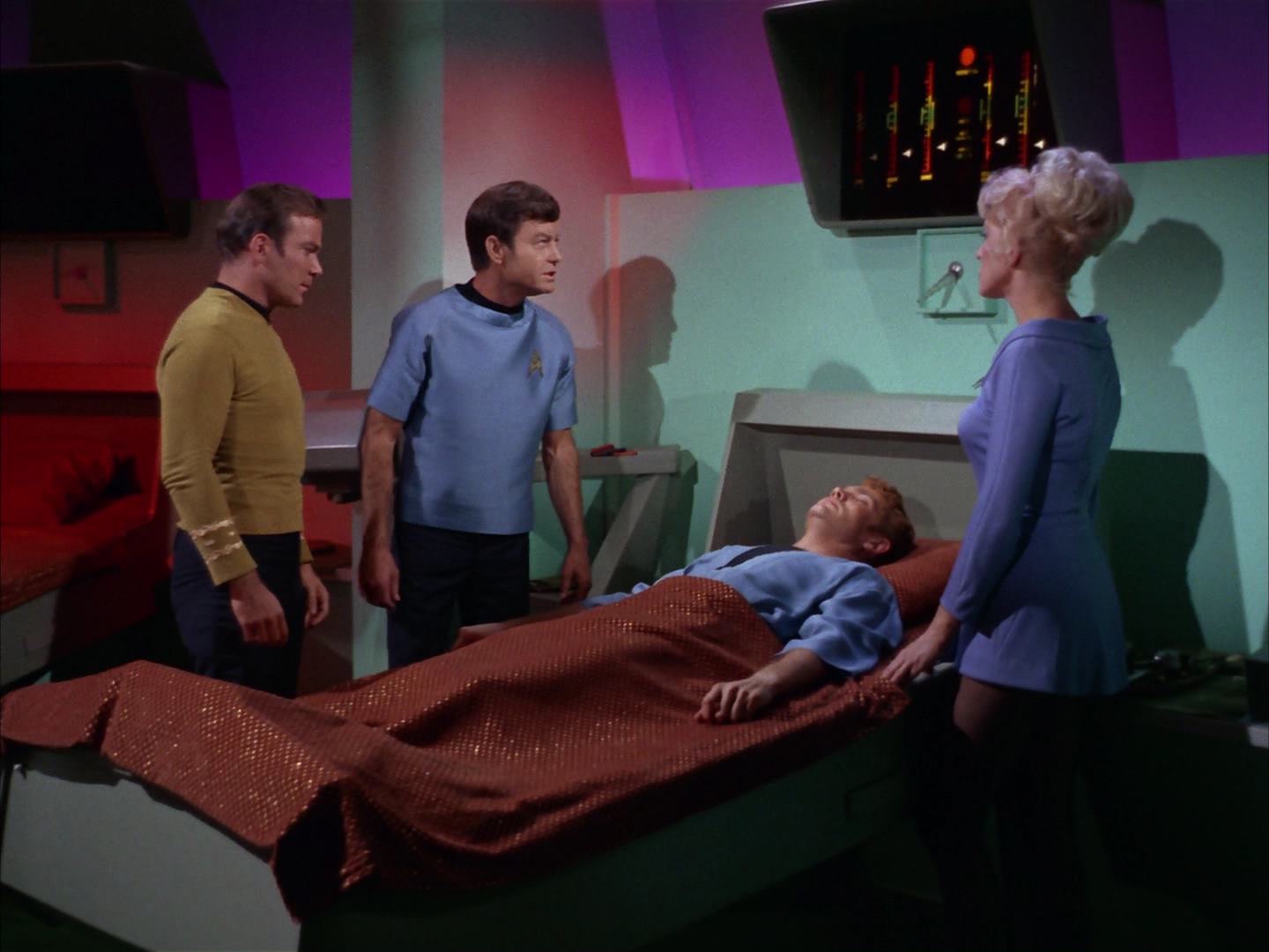 ariane179254_StarTrek_2x13_Obsession_0534.jpg