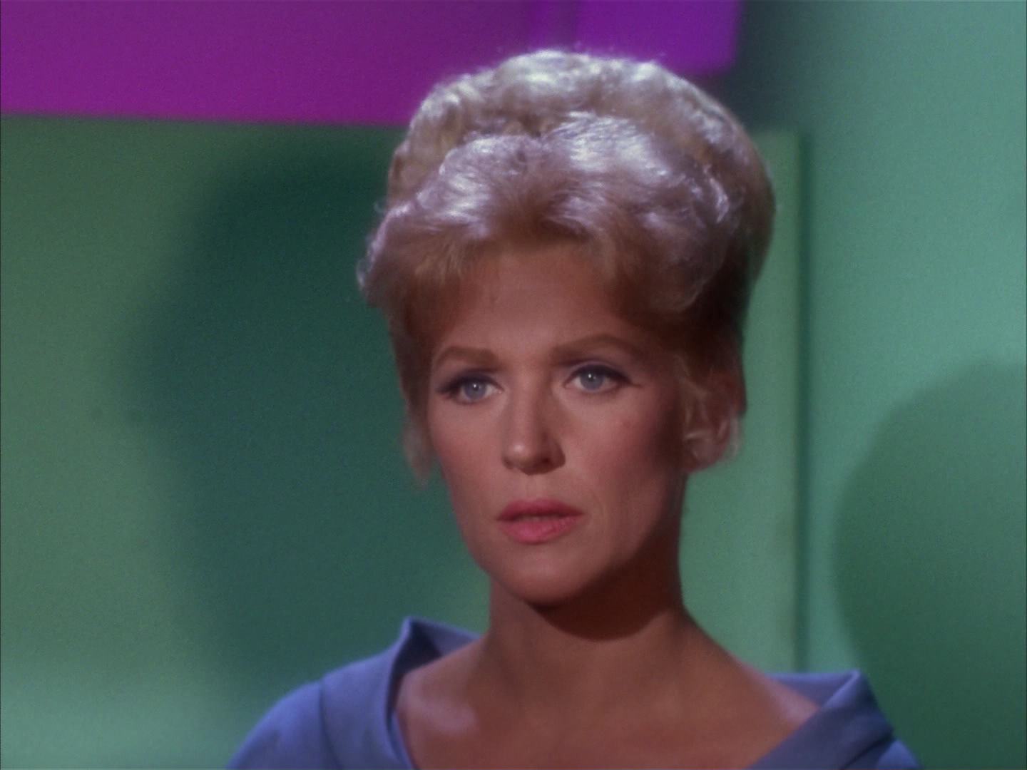 ariane179254_StarTrek_2x13_Obsession_0537.jpg