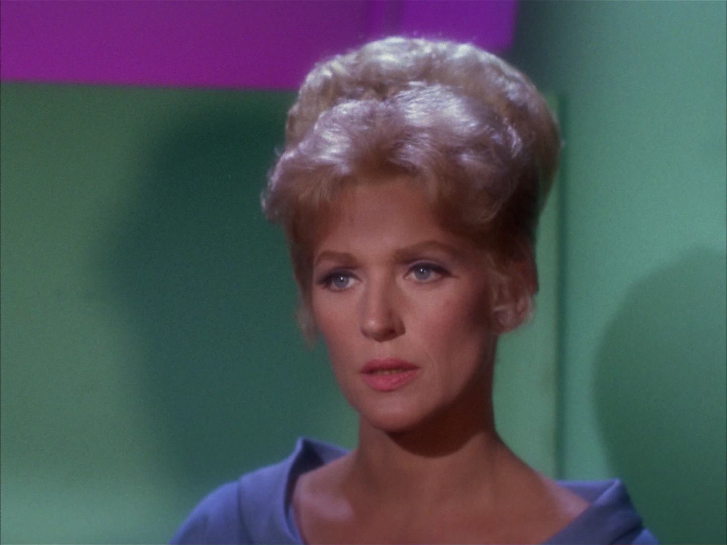 ariane179254_StarTrek_2x13_Obsession_0538.jpg