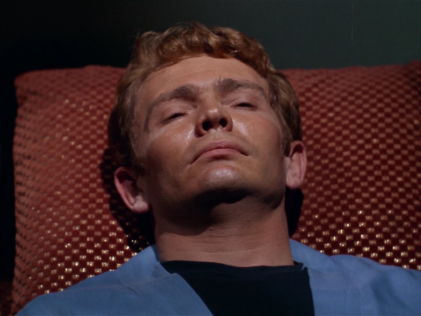 ariane179254_StarTrek_2x13_Obsession_0550.jpg