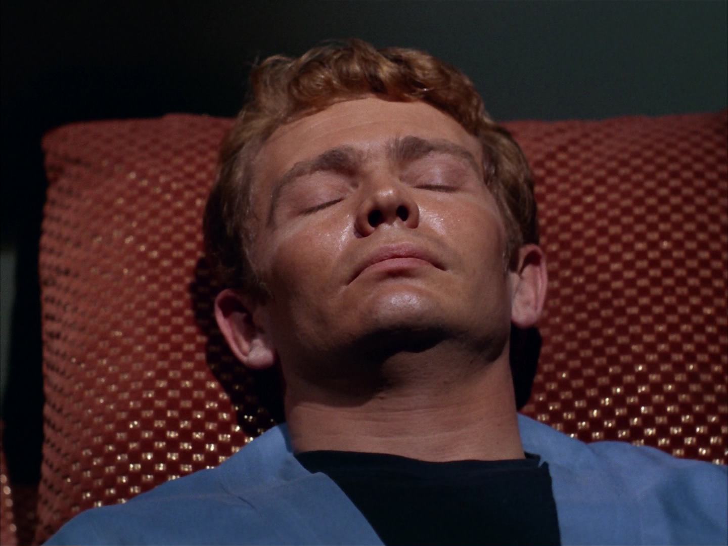 ariane179254_StarTrek_2x13_Obsession_0551.jpg