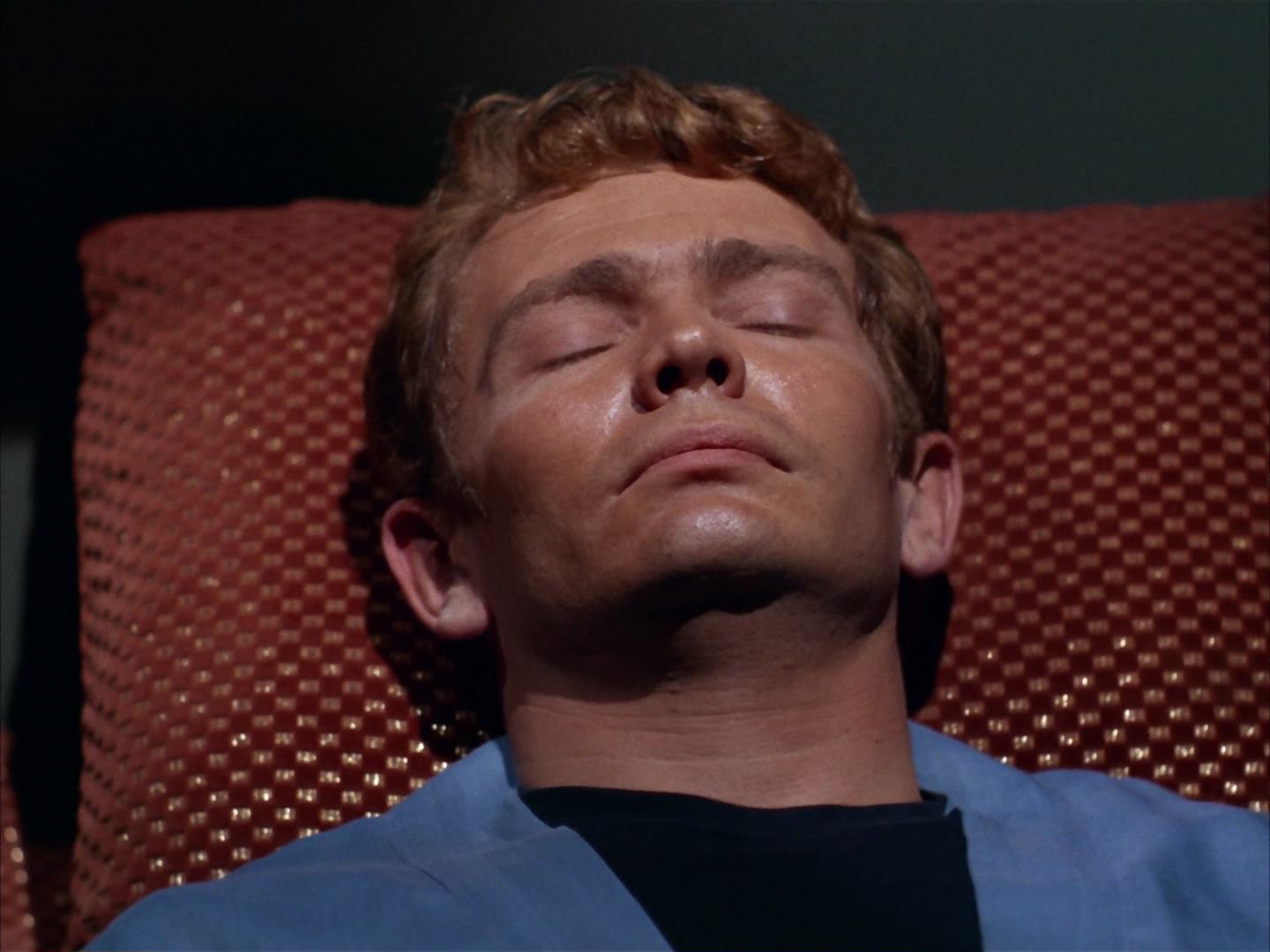 ariane179254_StarTrek_2x13_Obsession_0552.jpg