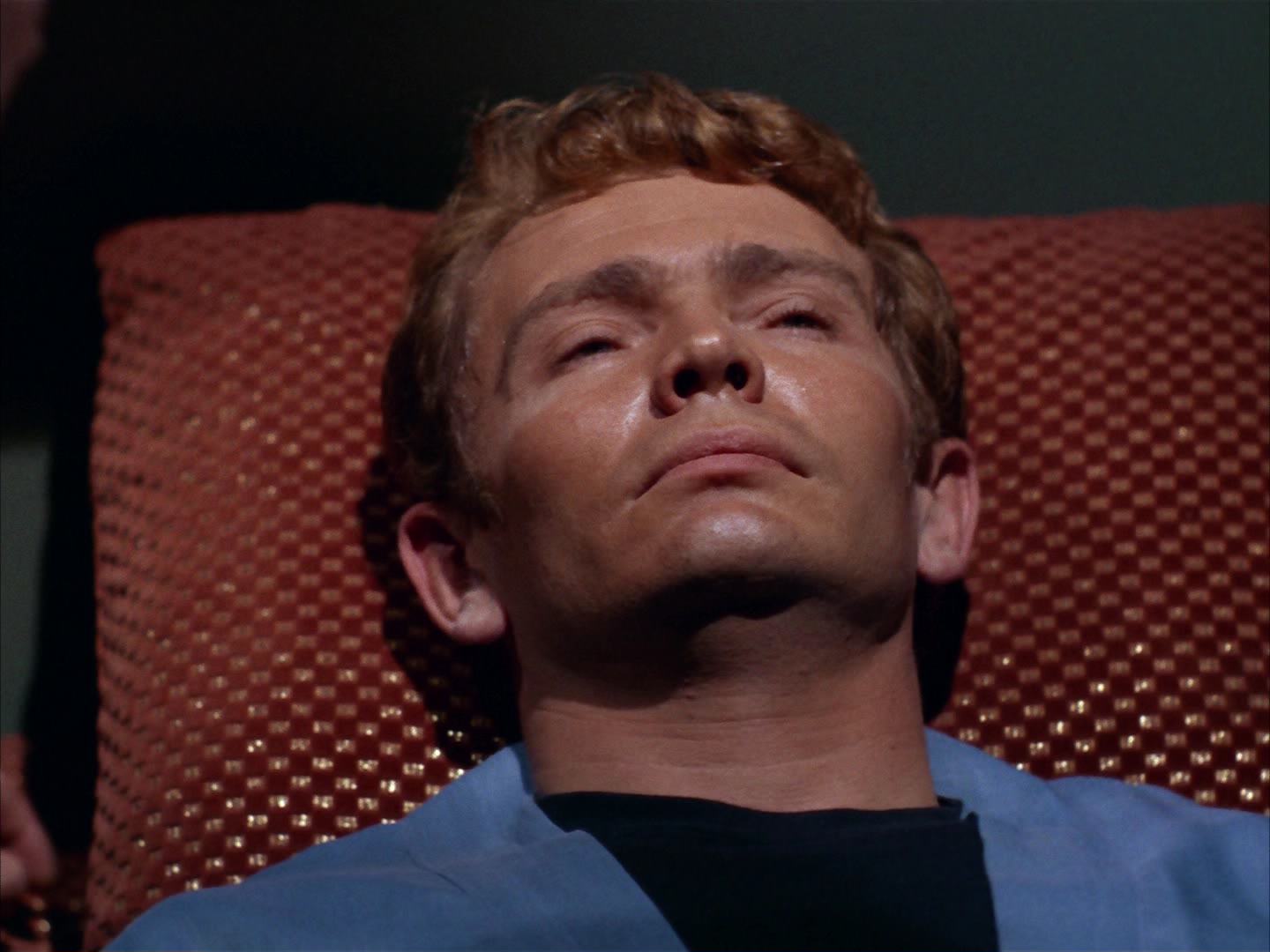 ariane179254_StarTrek_2x13_Obsession_0554.jpg