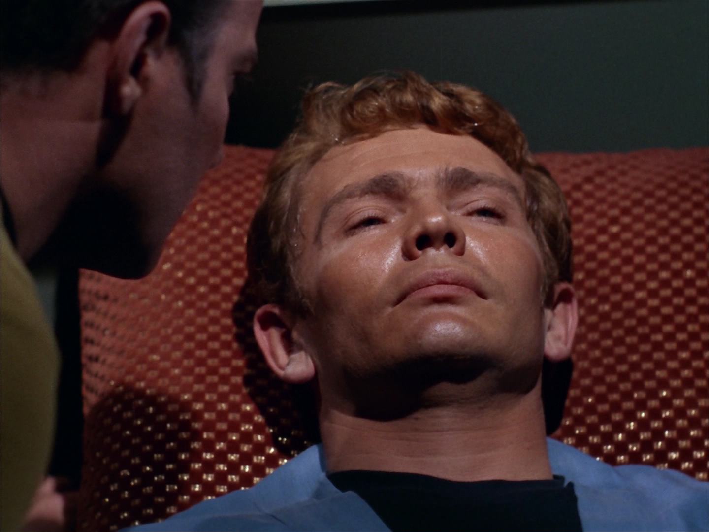 ariane179254_StarTrek_2x13_Obsession_0556.jpg