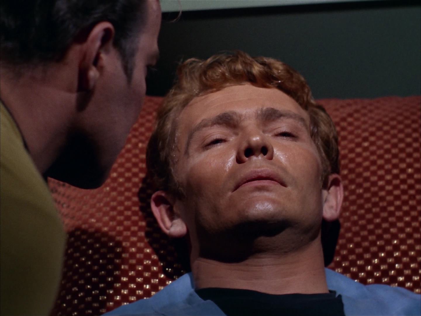 ariane179254_StarTrek_2x13_Obsession_0558.jpg