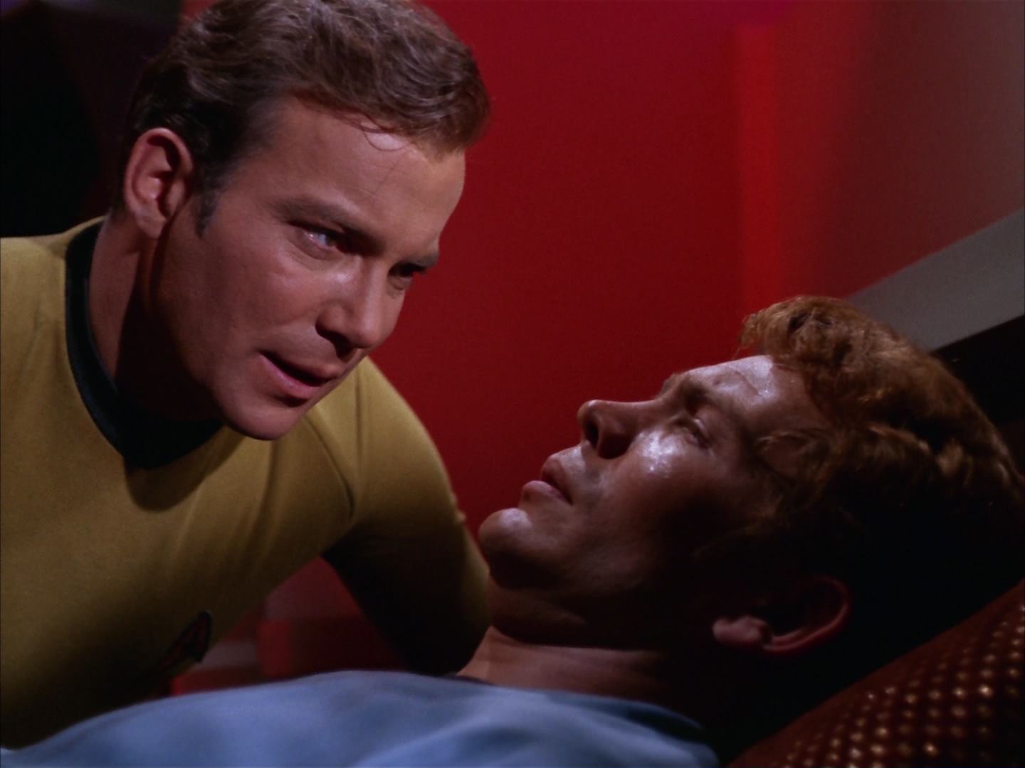 ariane179254_StarTrek_2x13_Obsession_0572.jpg