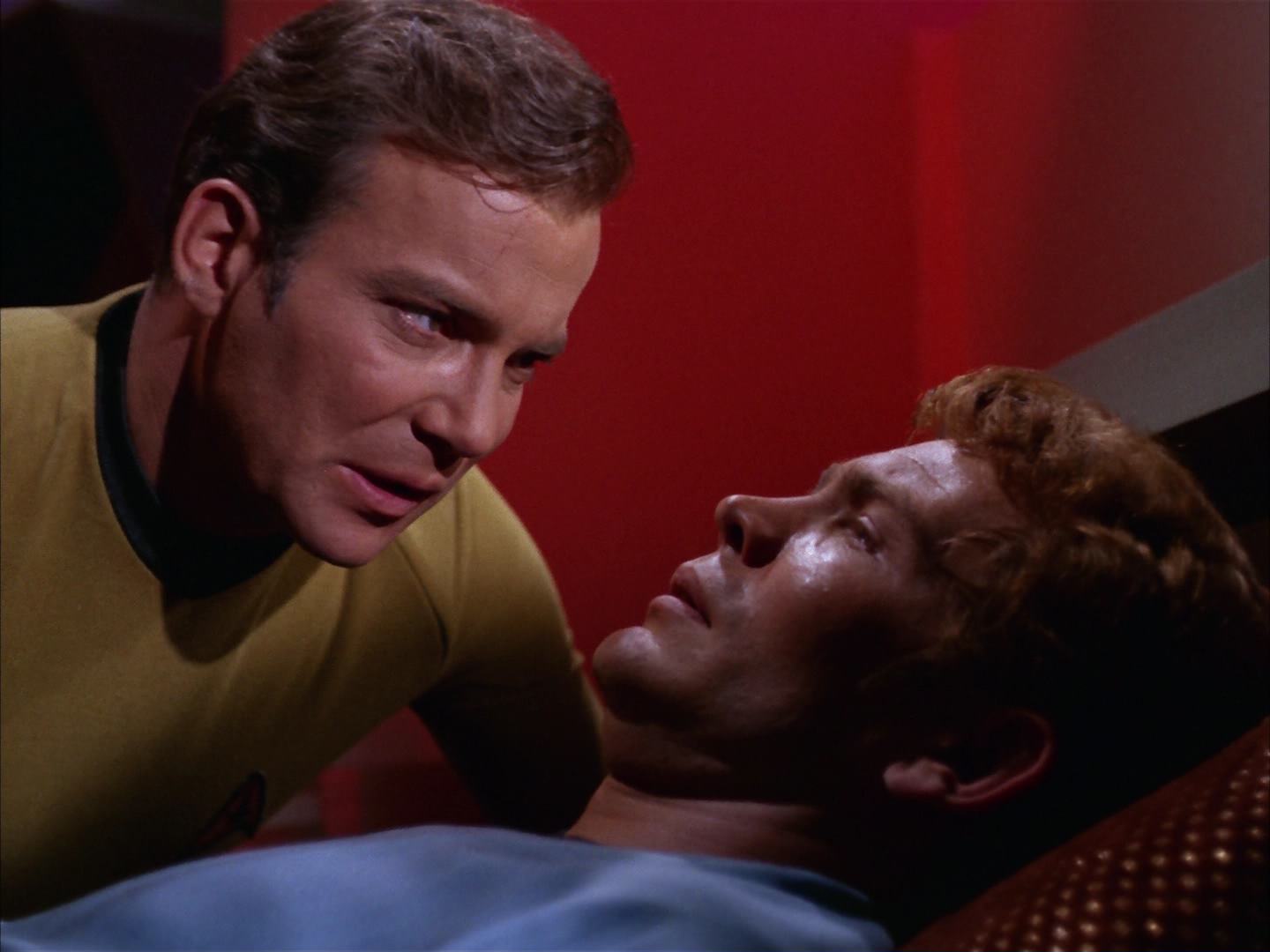 ariane179254_StarTrek_2x13_Obsession_0578.jpg