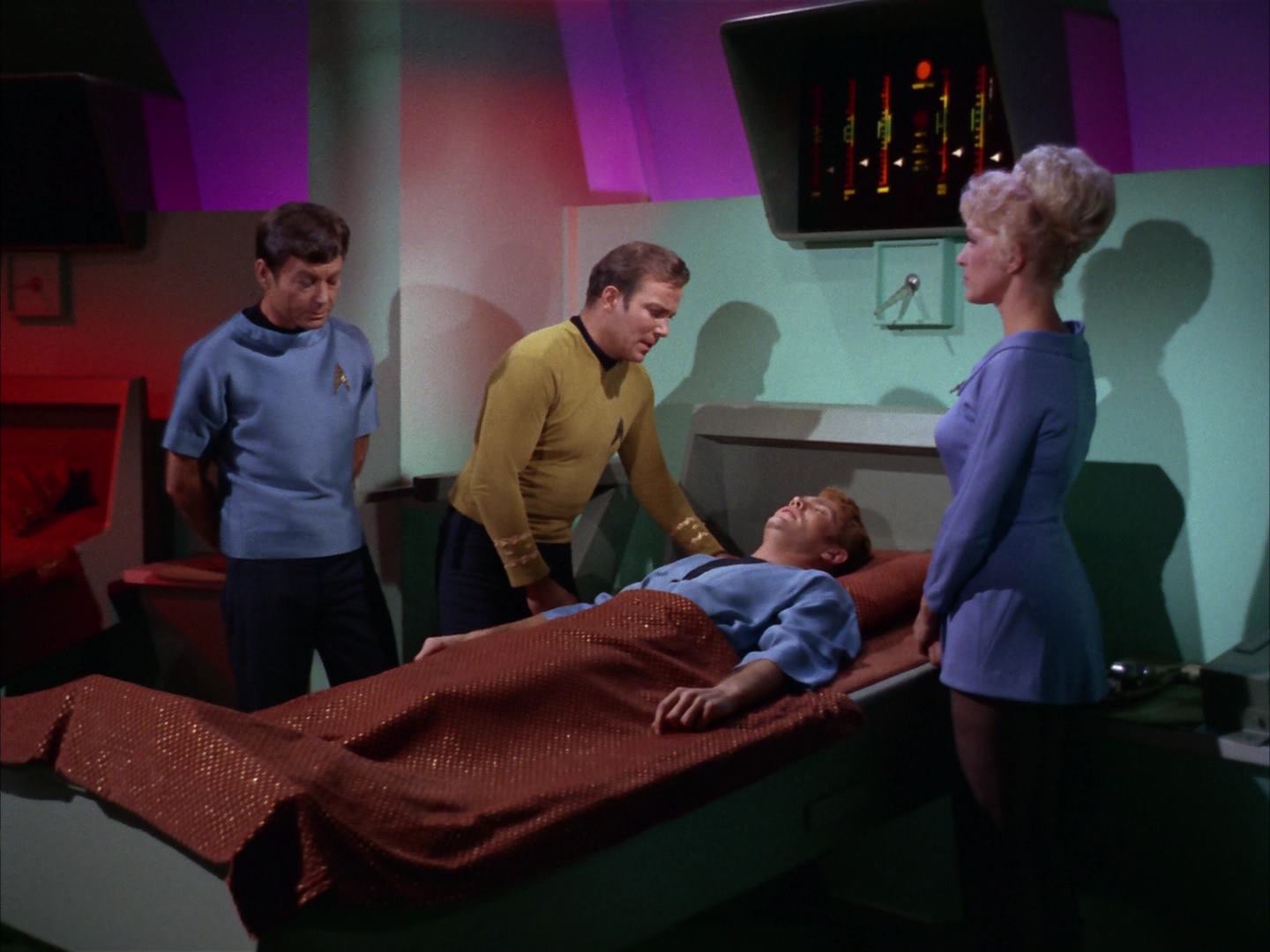 ariane179254_StarTrek_2x13_Obsession_0640.jpg