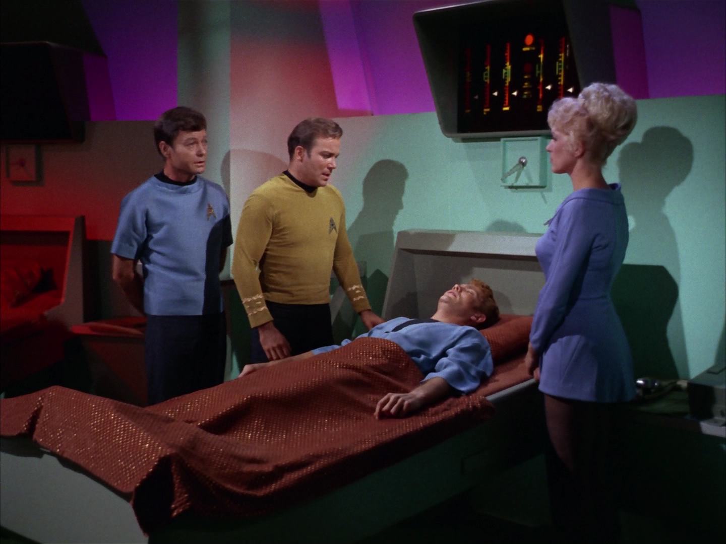 ariane179254_StarTrek_2x13_Obsession_0641.jpg