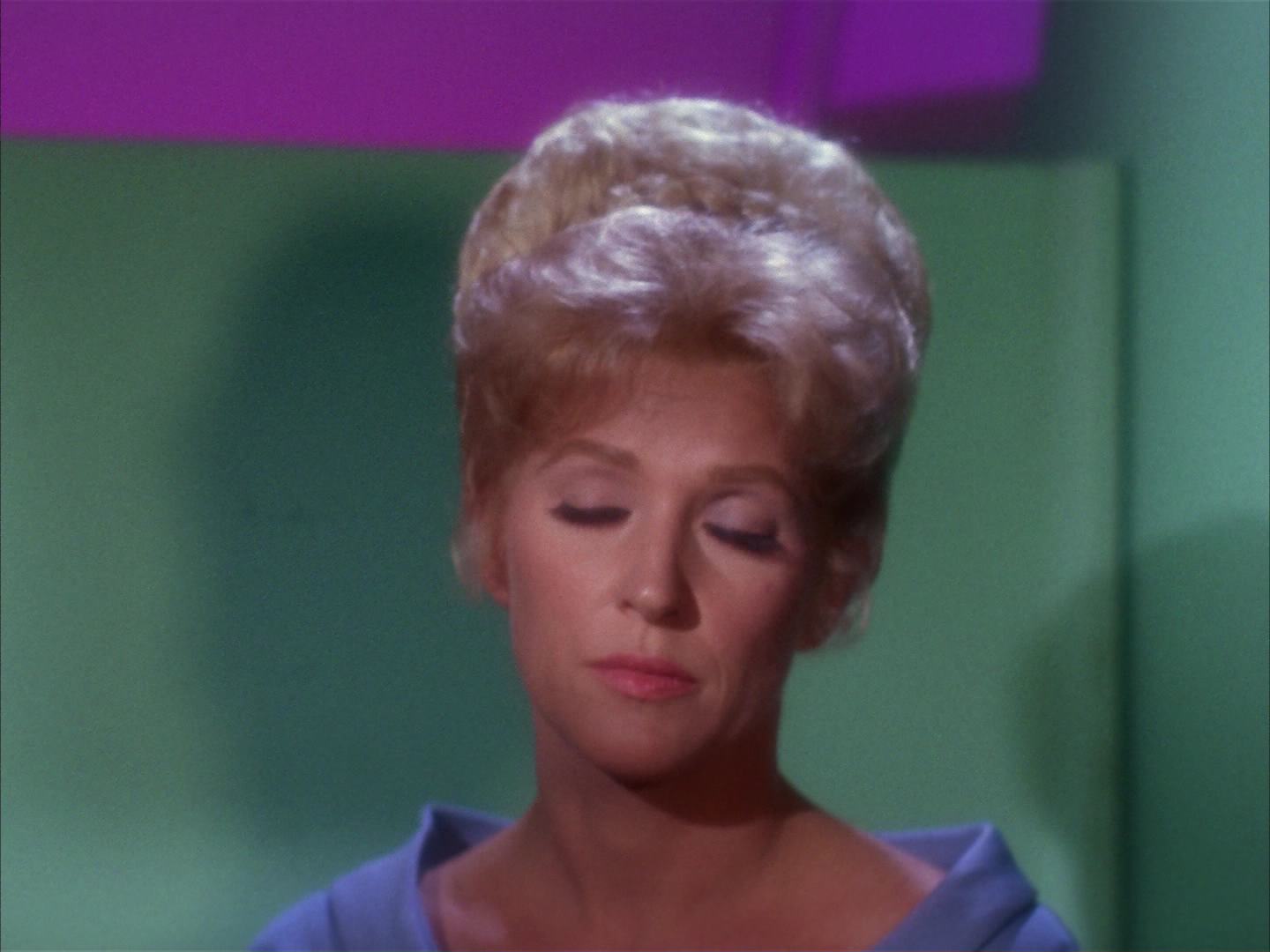 ariane179254_StarTrek_2x13_Obsession_0664.jpg