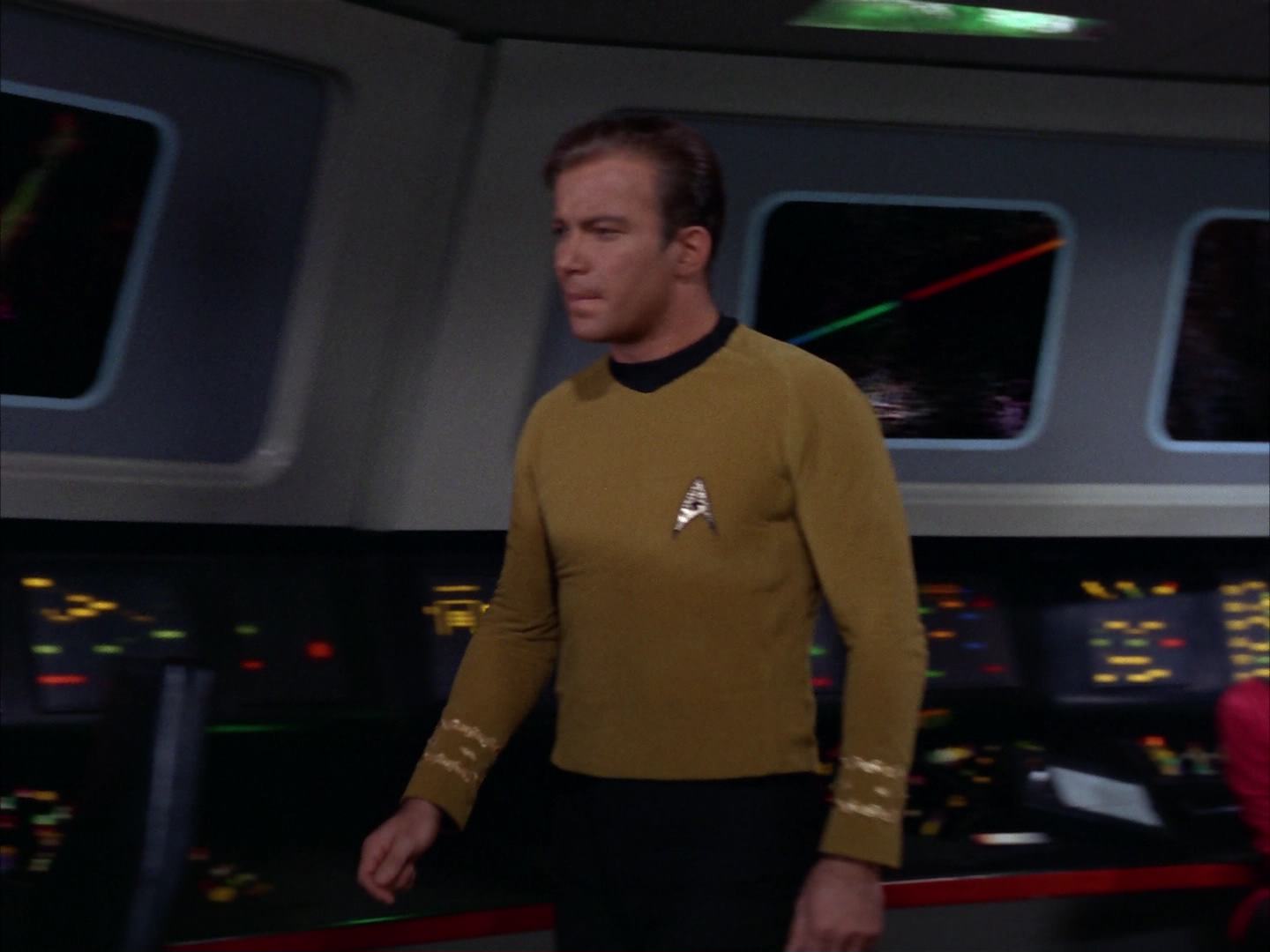 ariane179254_StarTrek_2x13_Obsession_0682.jpg
