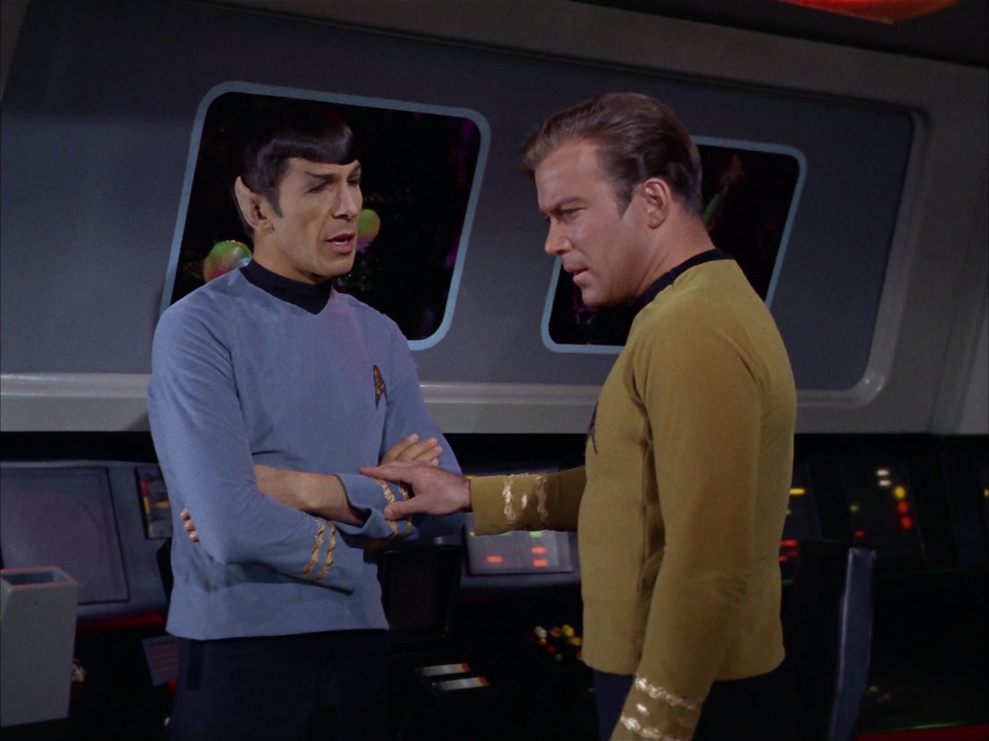 ariane179254_StarTrek_2x13_Obsession_0735.jpg