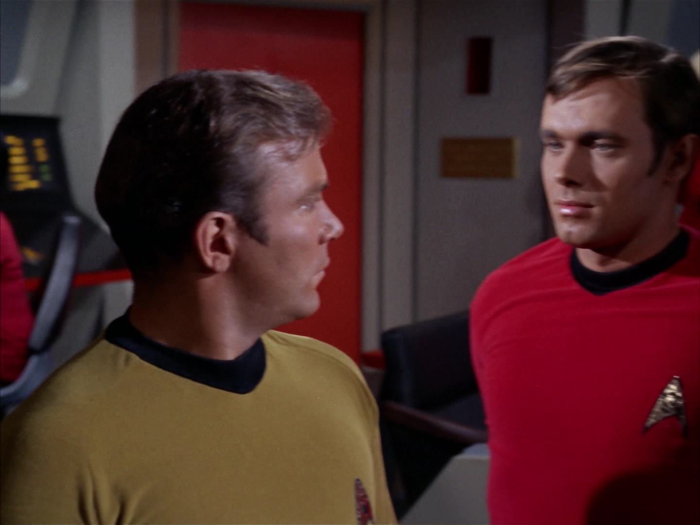 ariane179254_StarTrek_2x13_Obsession_0777.jpg