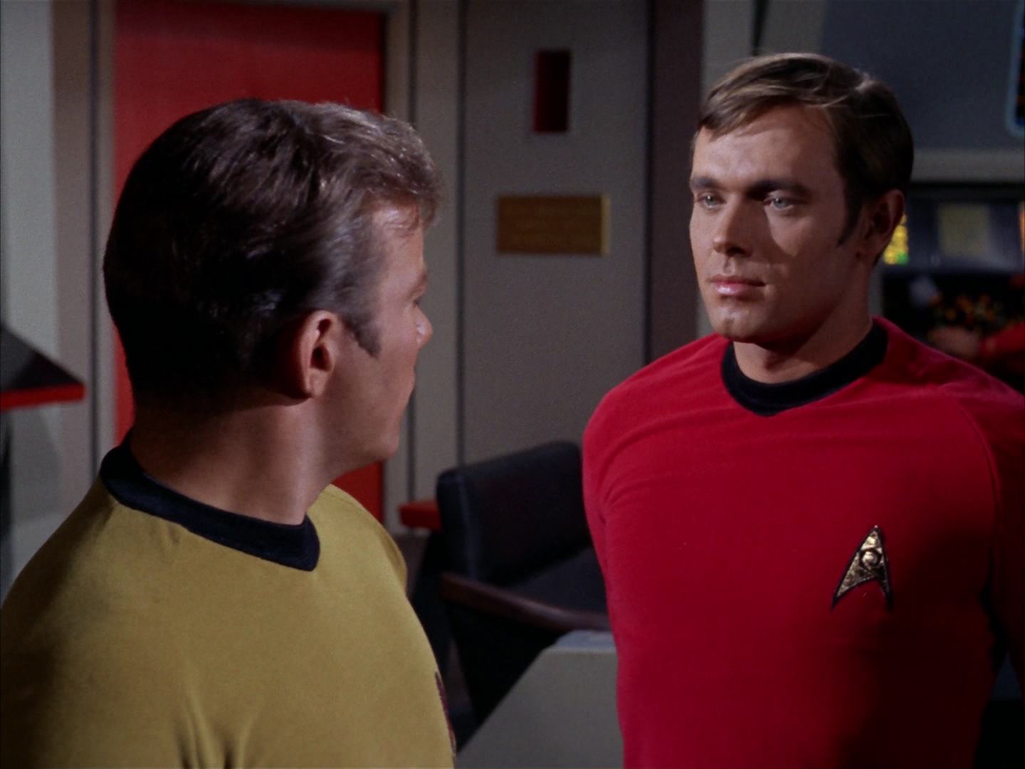 ariane179254_StarTrek_2x13_Obsession_0778.jpg