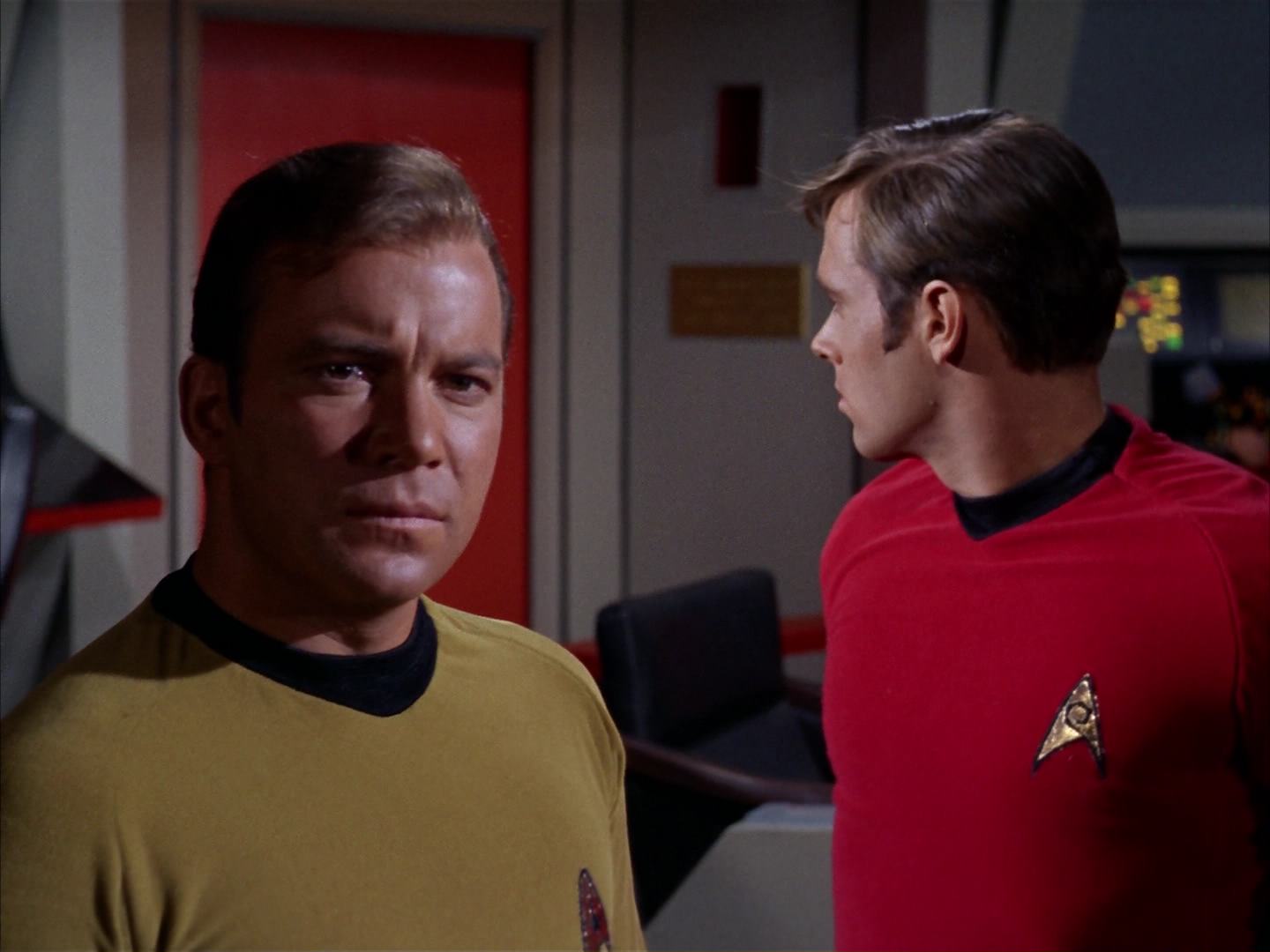 ariane179254_StarTrek_2x13_Obsession_0798.jpg