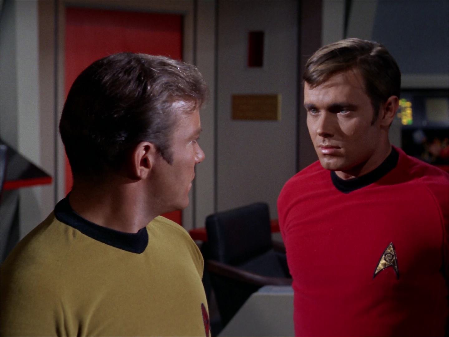 ariane179254_StarTrek_2x13_Obsession_0827.jpg