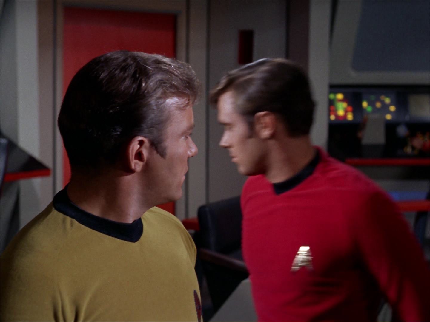 ariane179254_StarTrek_2x13_Obsession_0828.jpg