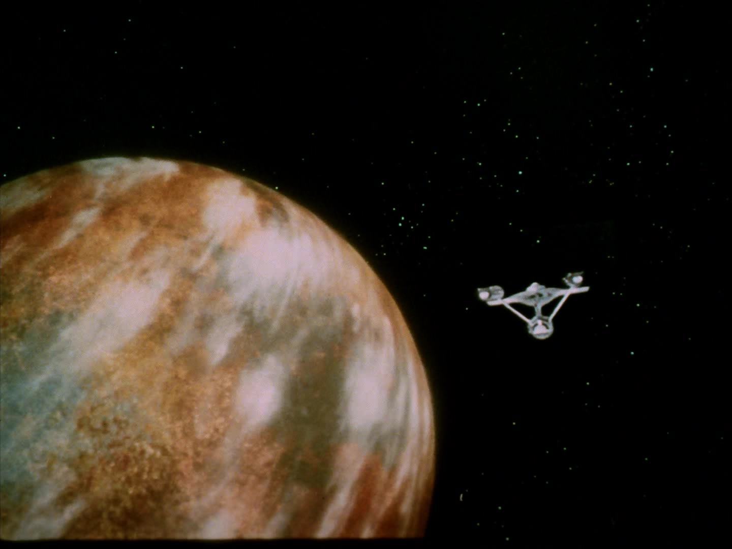 ariane179254_StarTrek_2x13_Obsession_0837.jpg