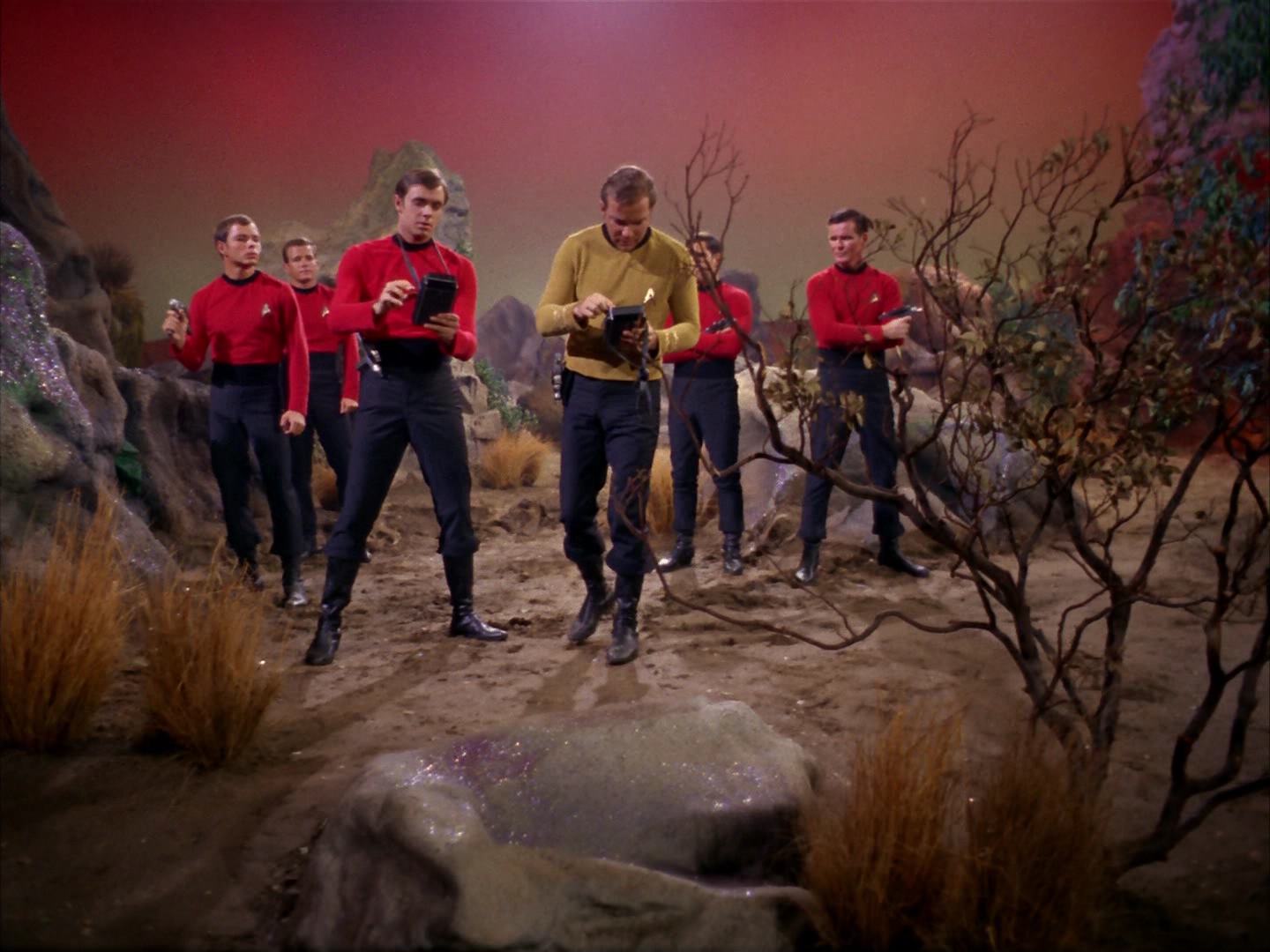 ariane179254_StarTrek_2x13_Obsession_0855.jpg