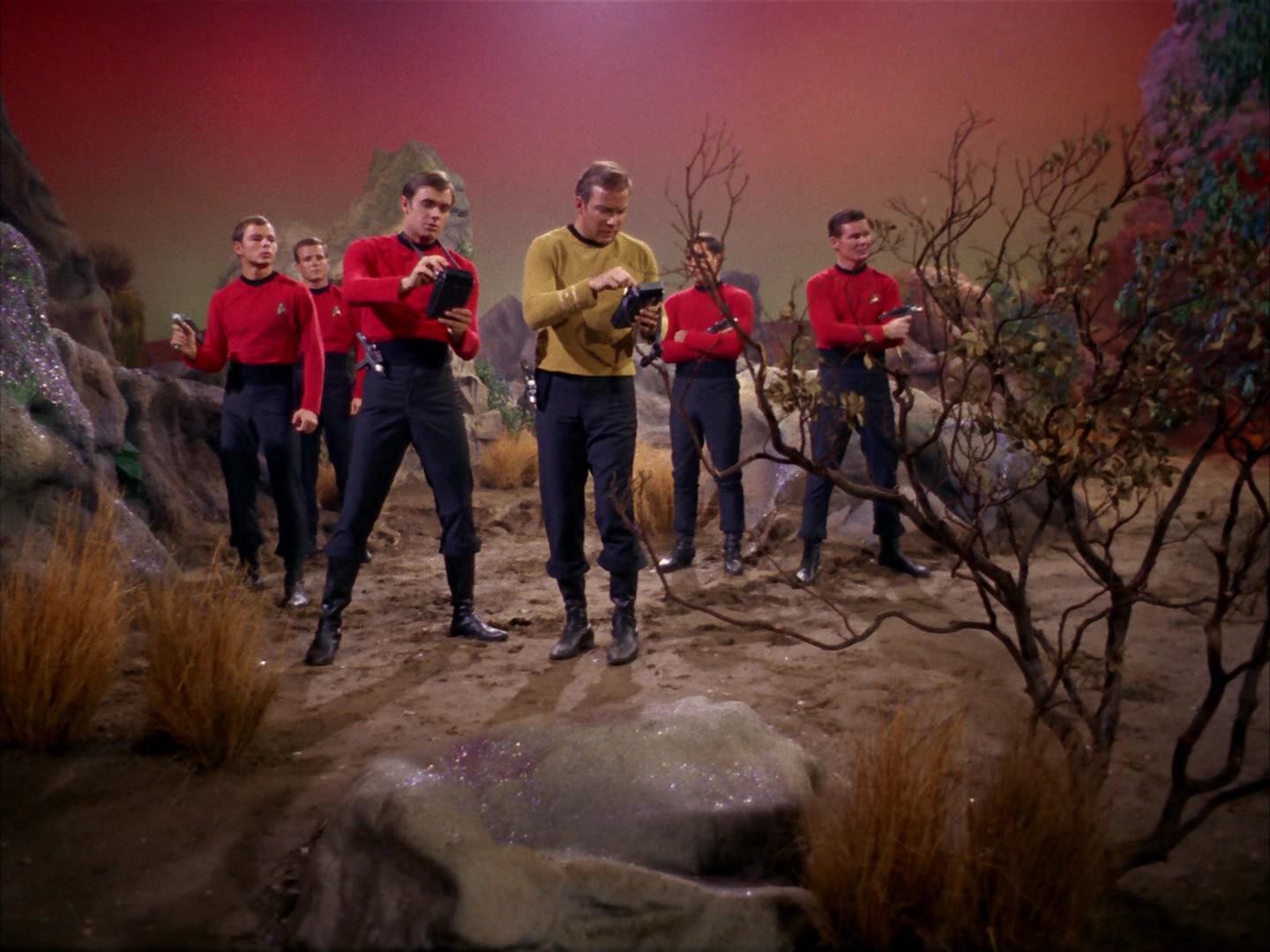ariane179254_StarTrek_2x13_Obsession_0859.jpg