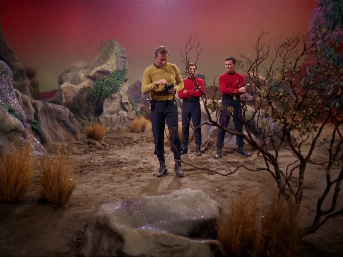 ariane179254_StarTrek_2x13_Obsession_0893.jpg