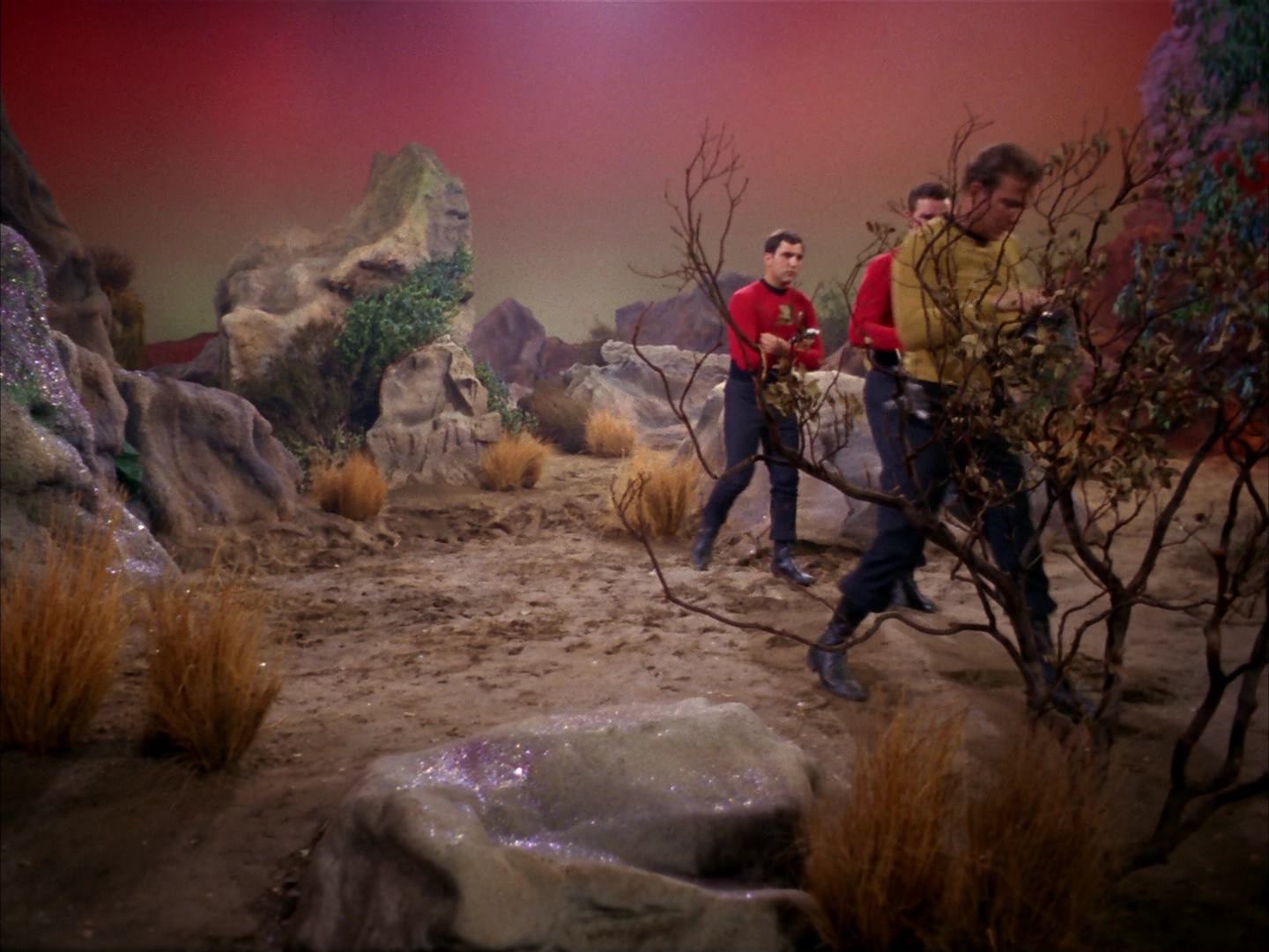 ariane179254_StarTrek_2x13_Obsession_0896.jpg