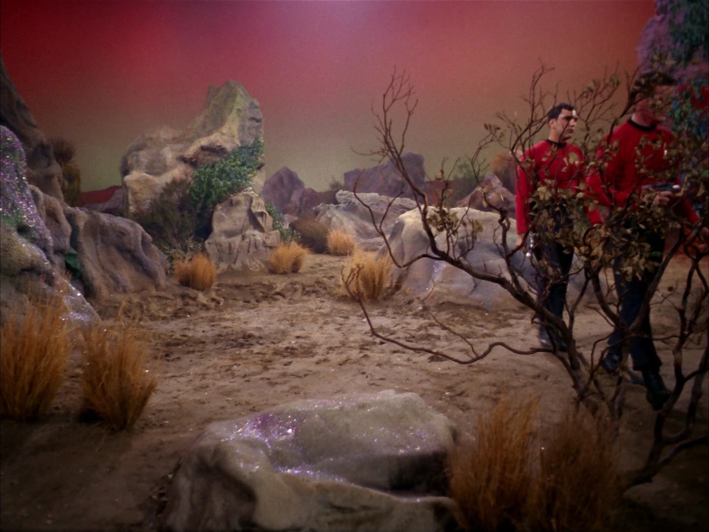 ariane179254_StarTrek_2x13_Obsession_0898.jpg