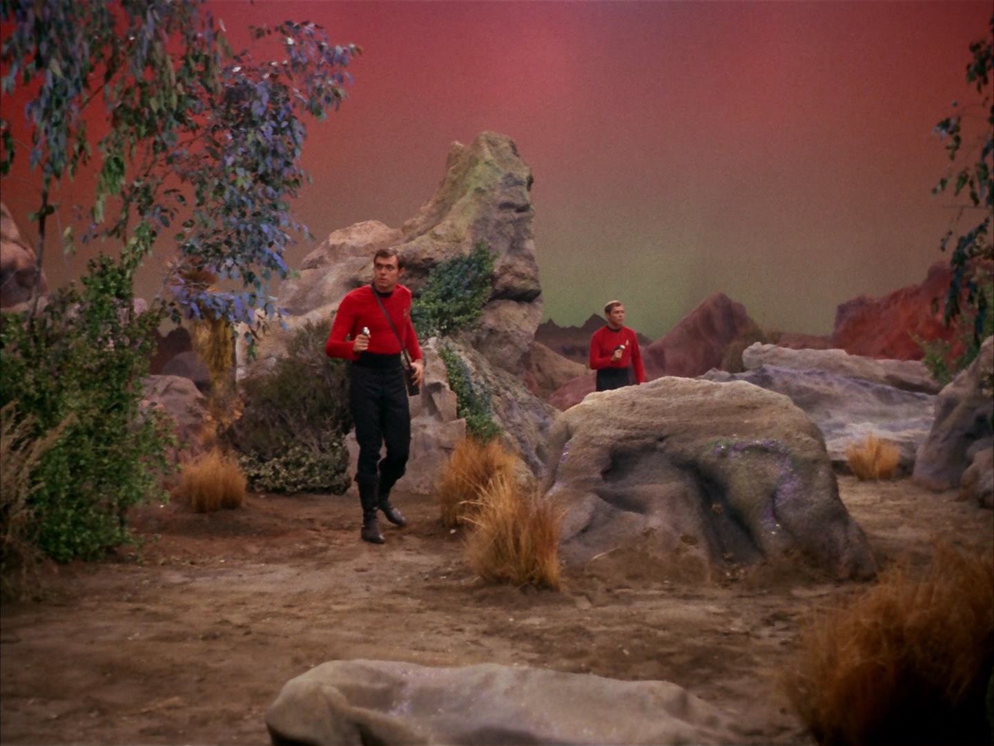 ariane179254_StarTrek_2x13_Obsession_0905.jpg