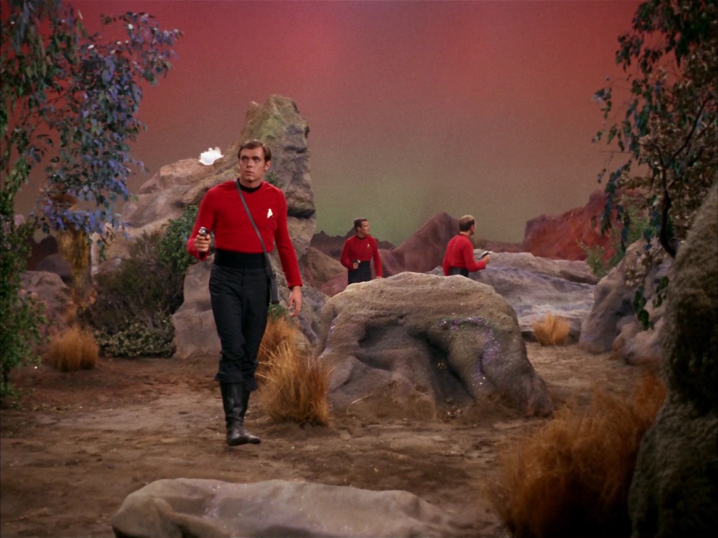 ariane179254_StarTrek_2x13_Obsession_0912.jpg