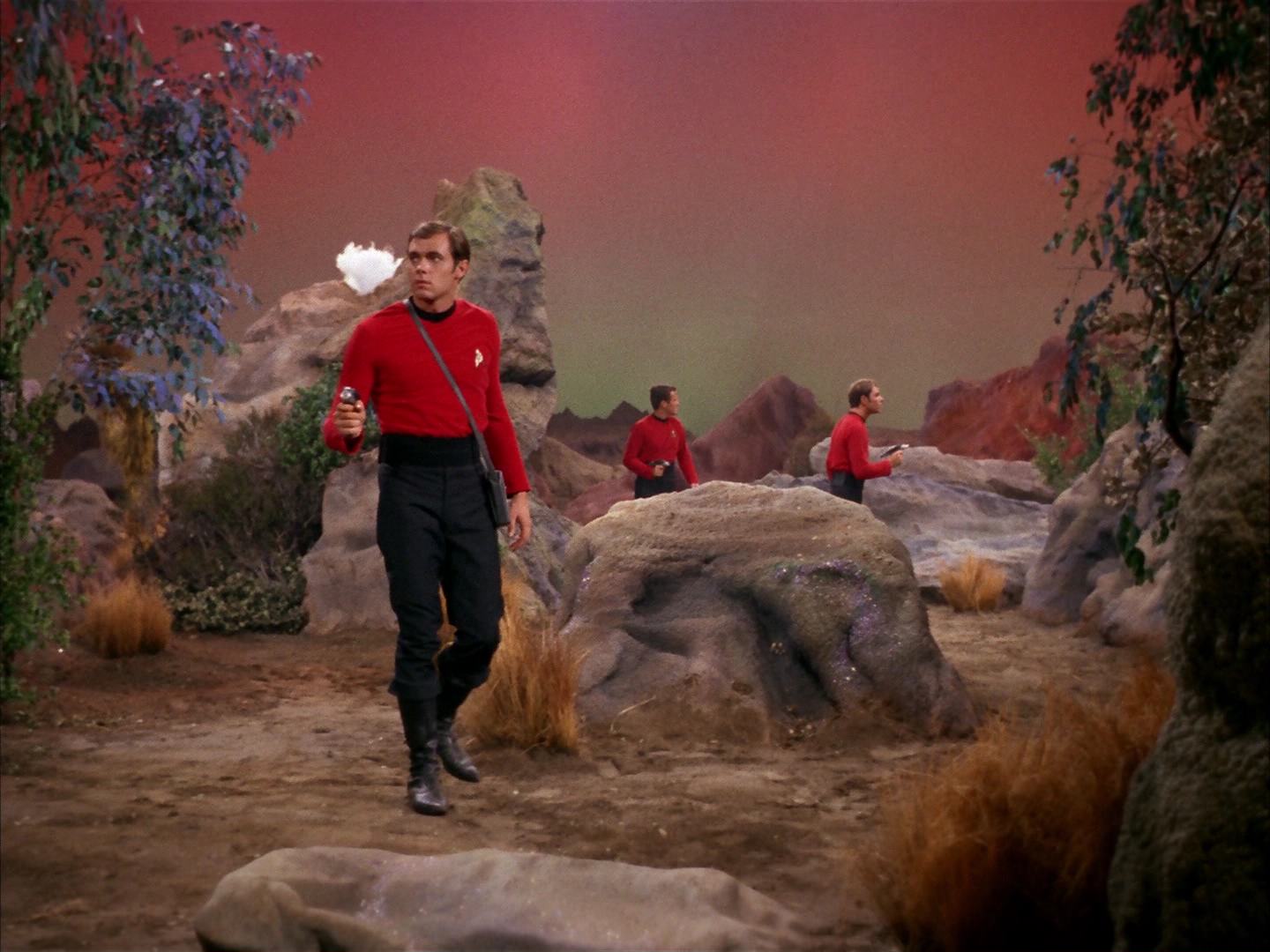 ariane179254_StarTrek_2x13_Obsession_0913.jpg