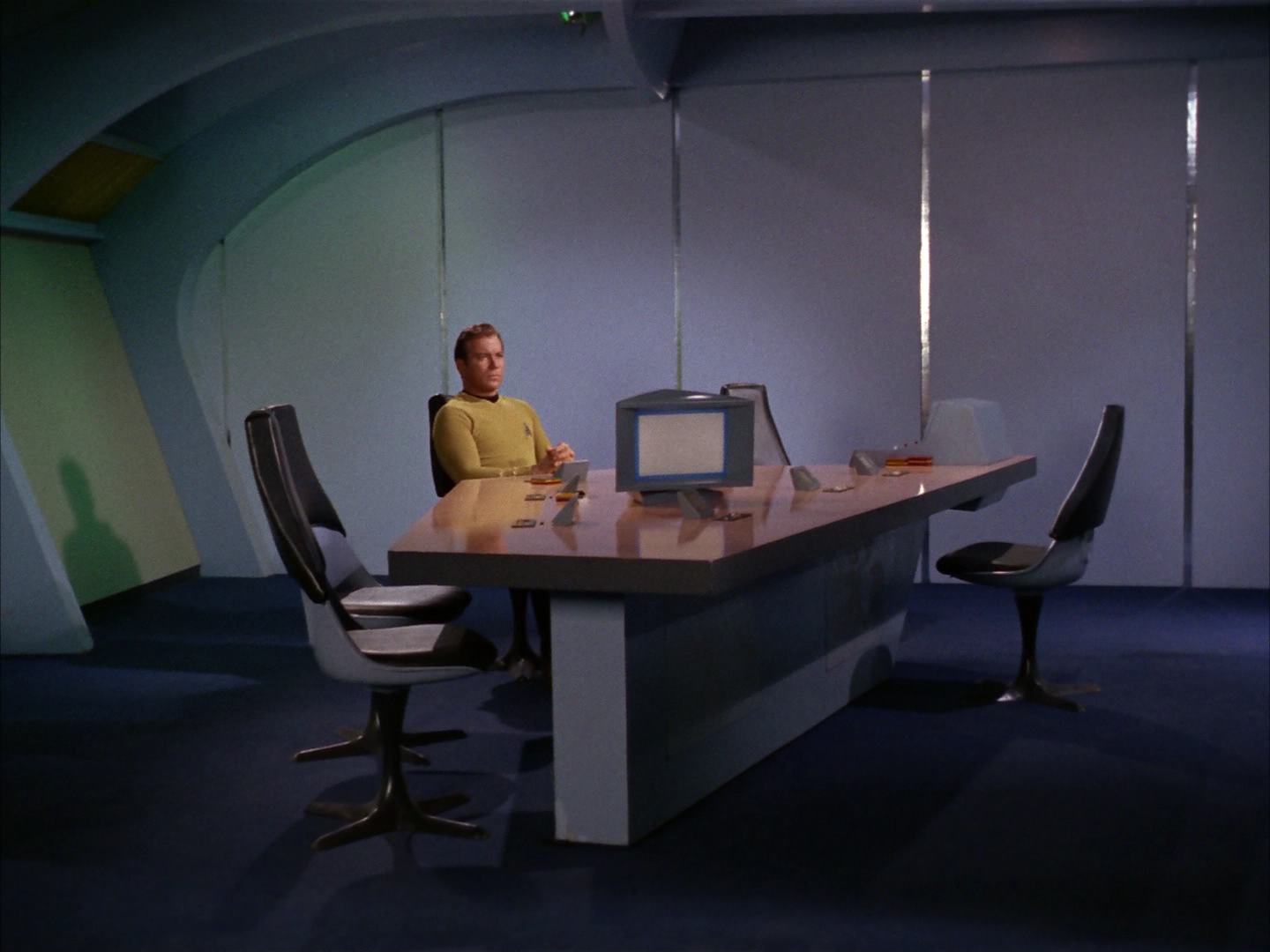 ariane179254_StarTrek_2x13_Obsession_0994.jpg
