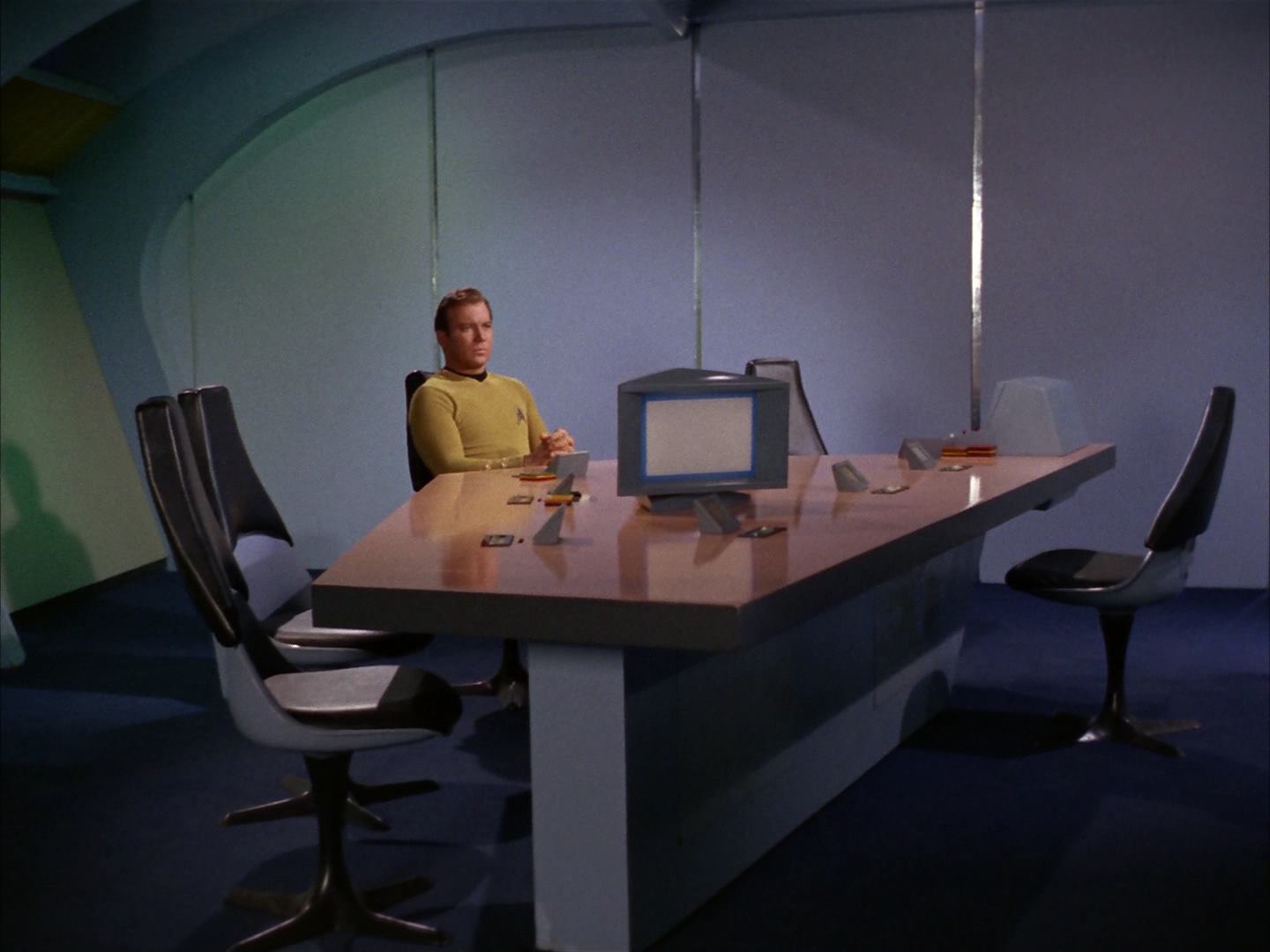 ariane179254_StarTrek_2x13_Obsession_1000.jpg