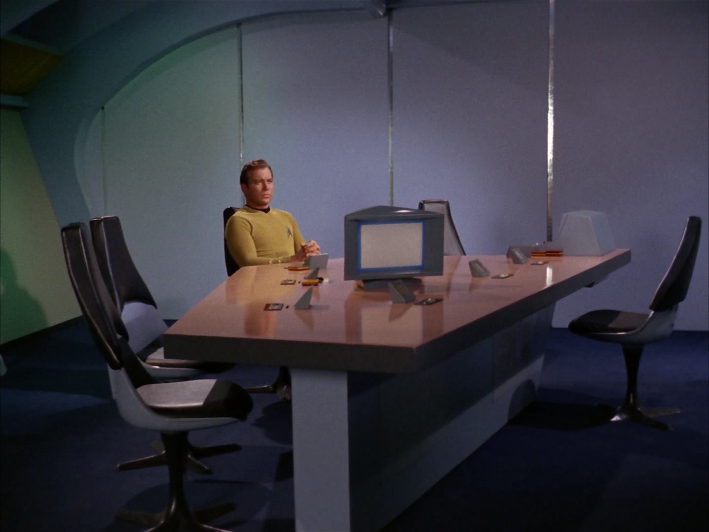 ariane179254_StarTrek_2x13_Obsession_1001.jpg