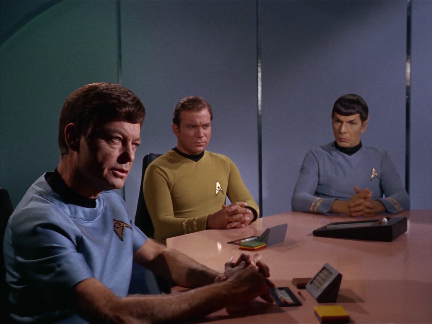 ariane179254_StarTrek_2x13_Obsession_1051.jpg