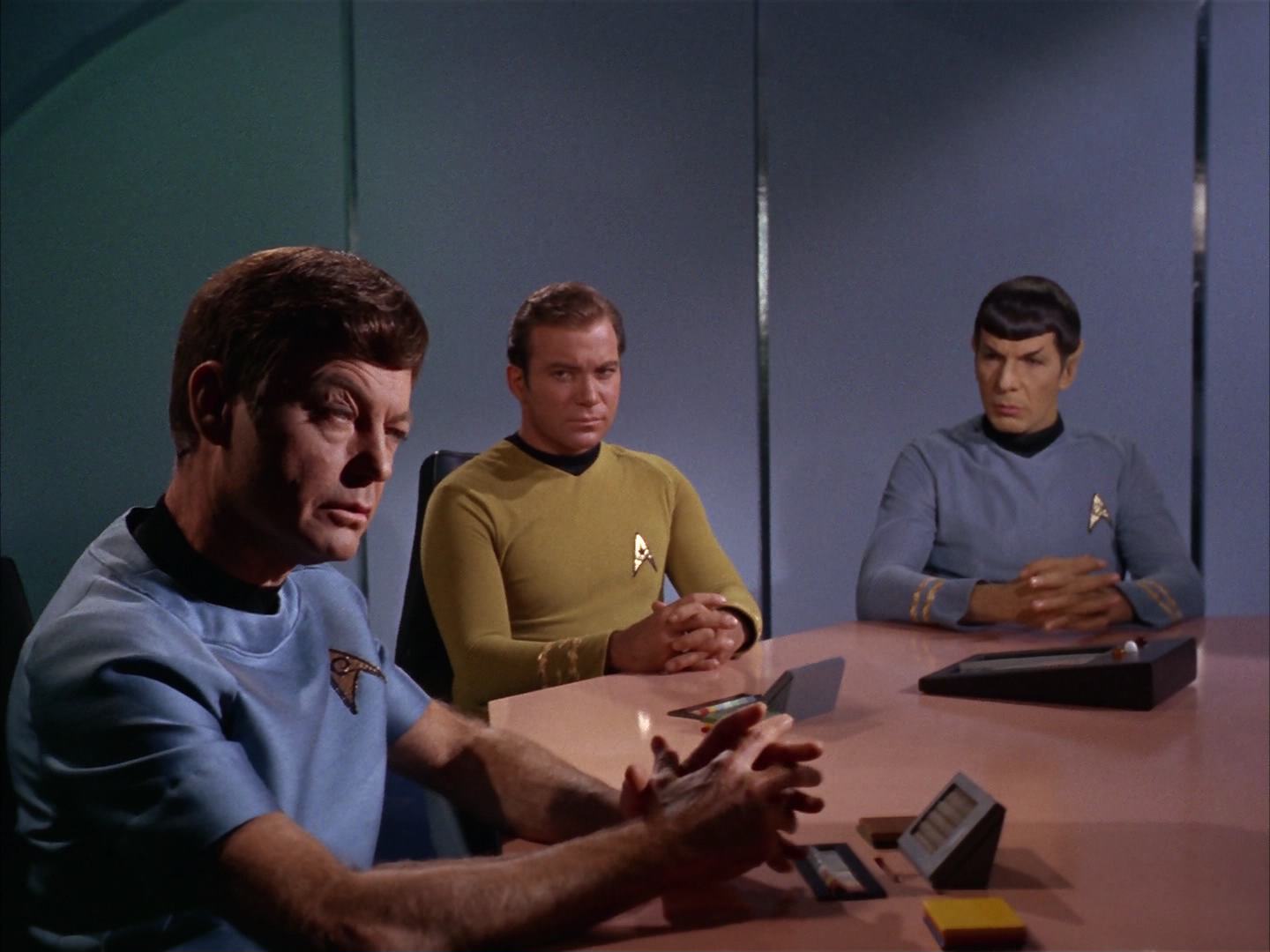 ariane179254_StarTrek_2x13_Obsession_1053.jpg
