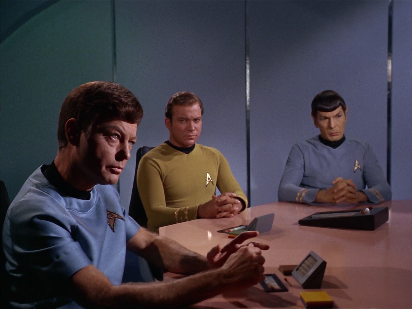 ariane179254_StarTrek_2x13_Obsession_1057.jpg