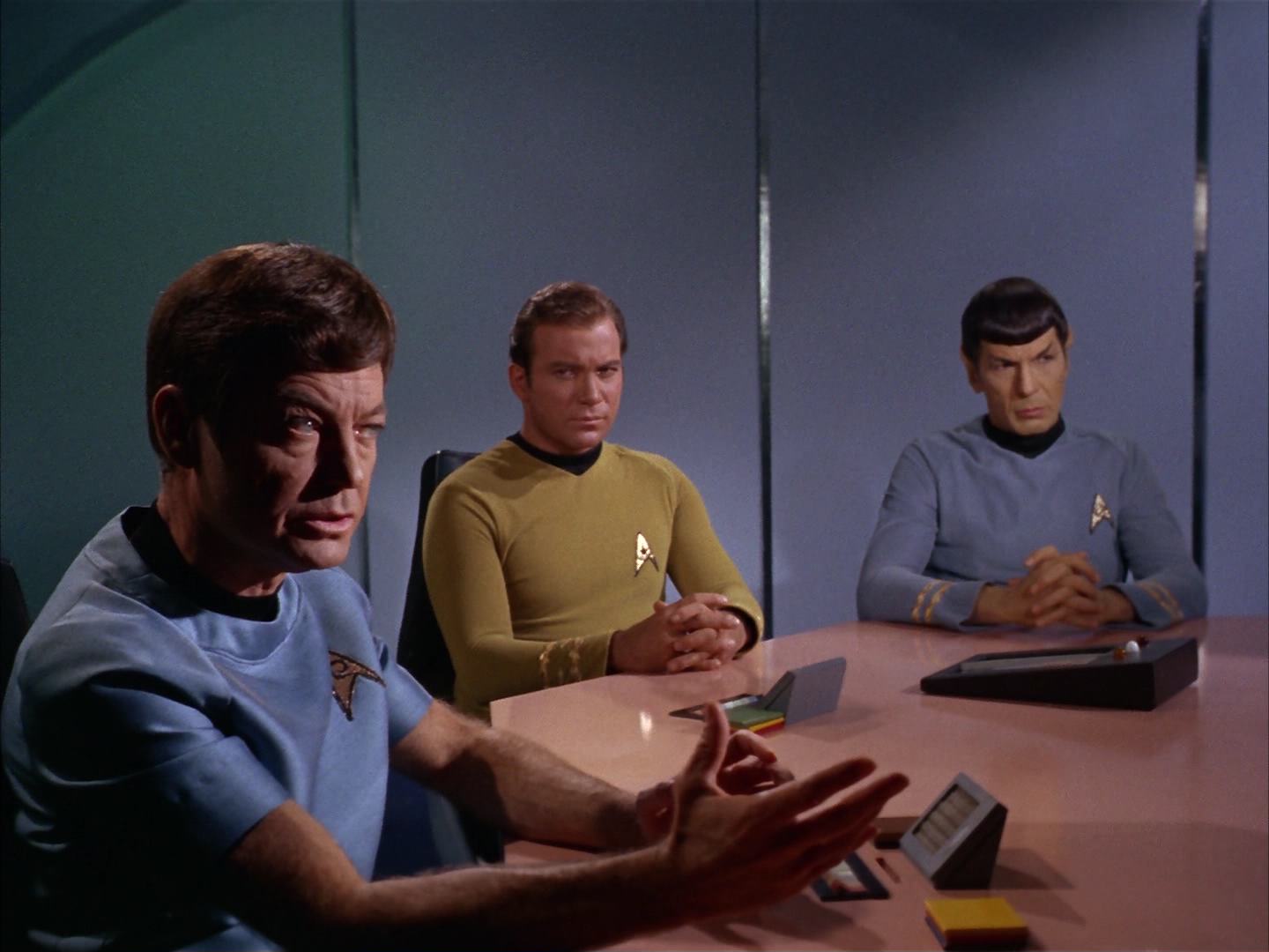 ariane179254_StarTrek_2x13_Obsession_1059.jpg