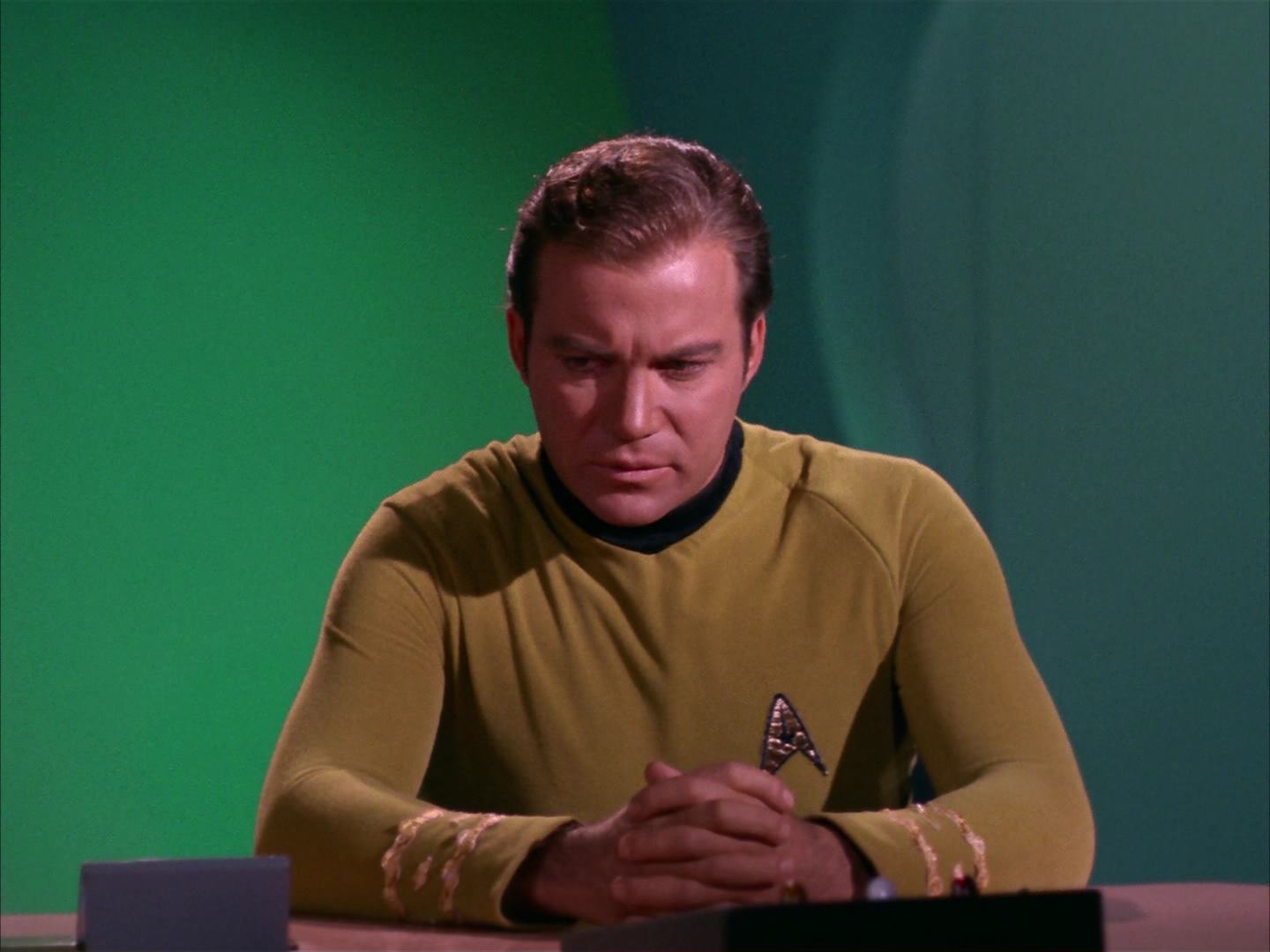 ariane179254_StarTrek_2x13_Obsession_1134.jpg
