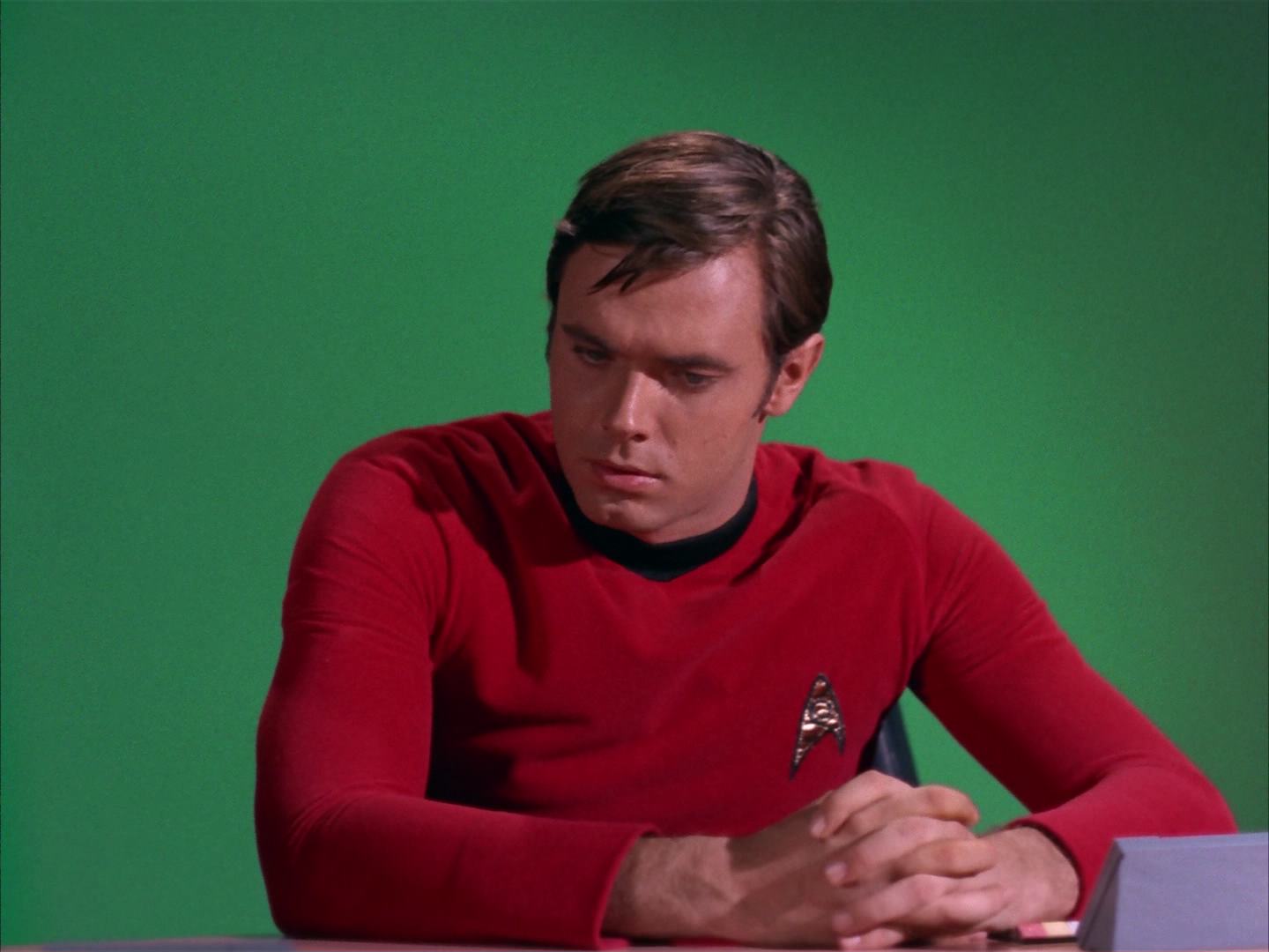 ariane179254_StarTrek_2x13_Obsession_1148.jpg