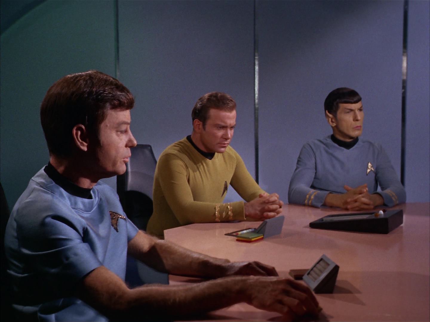ariane179254_StarTrek_2x13_Obsession_1169.jpg